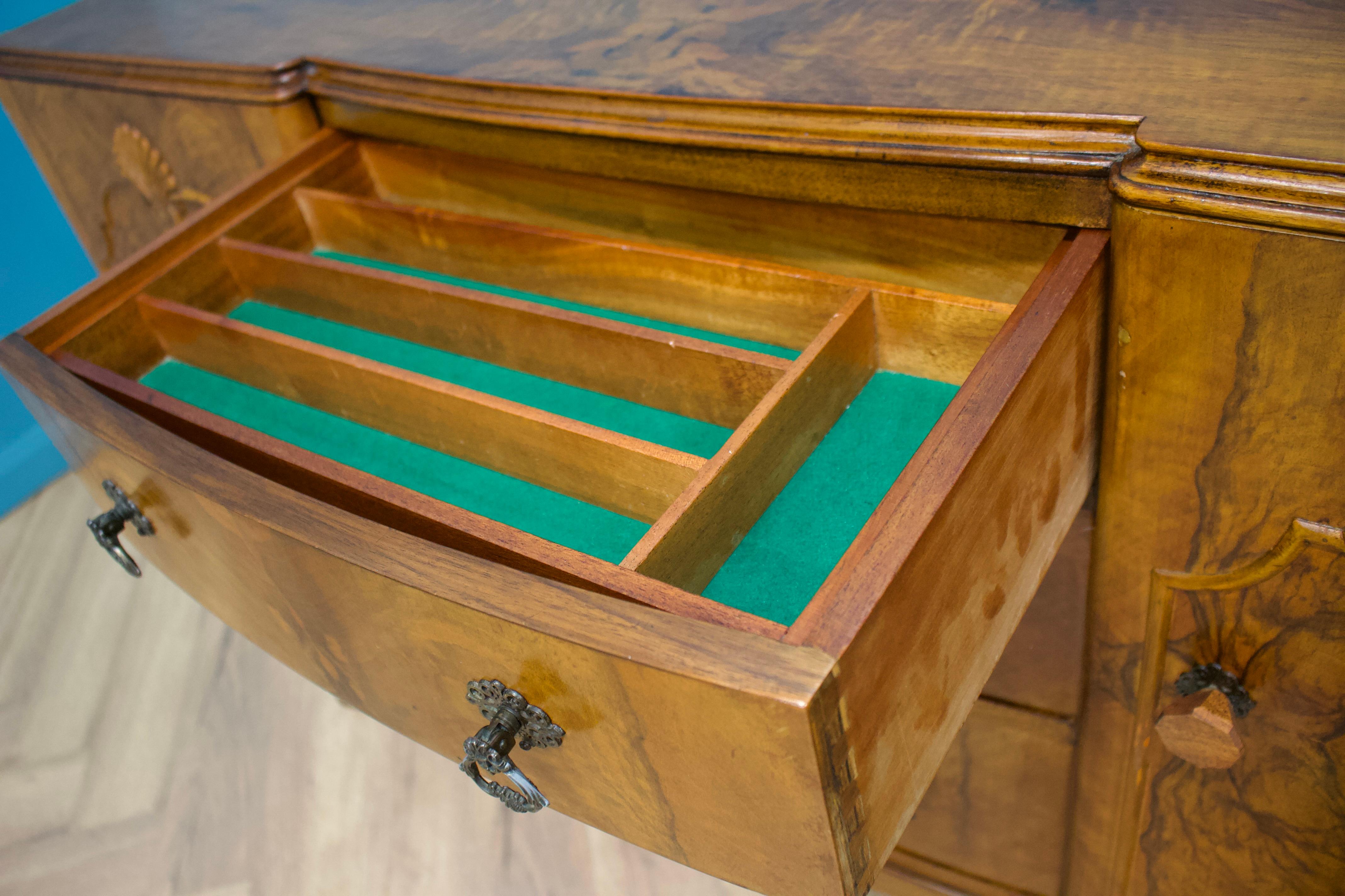 Vintage Queen Anne Style Walnut Sideboard, 1920s For Sale 4