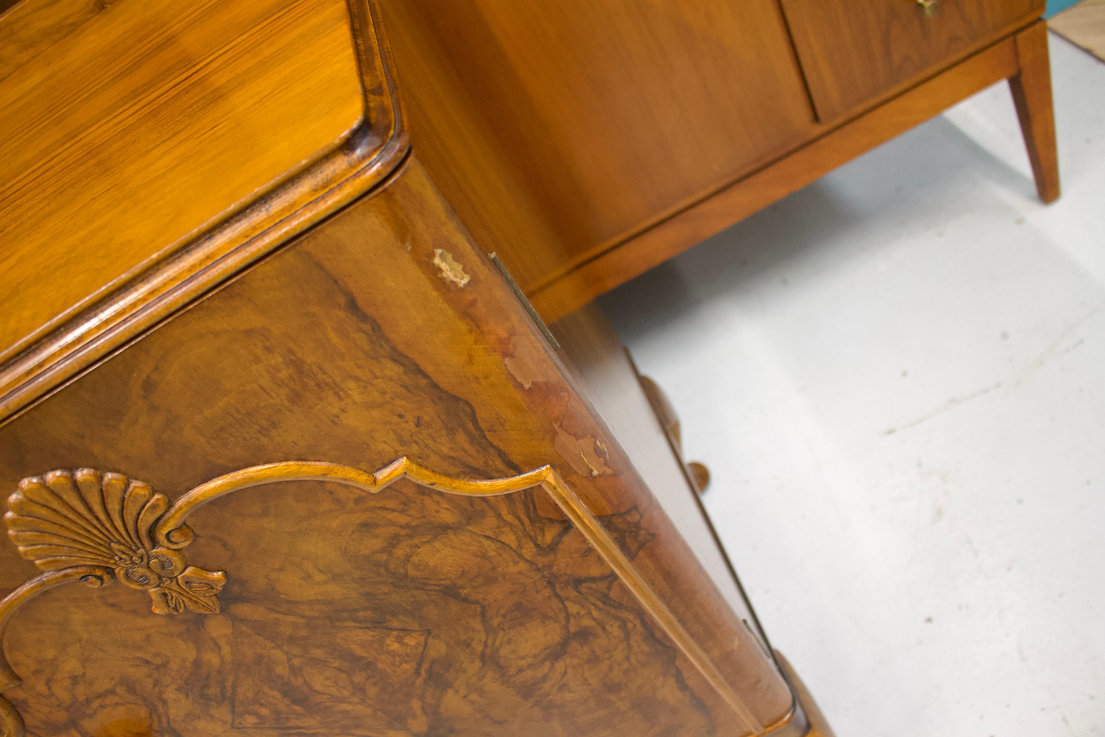 Vintage Queen Anne Style Walnut Sideboard, 1920s For Sale 6