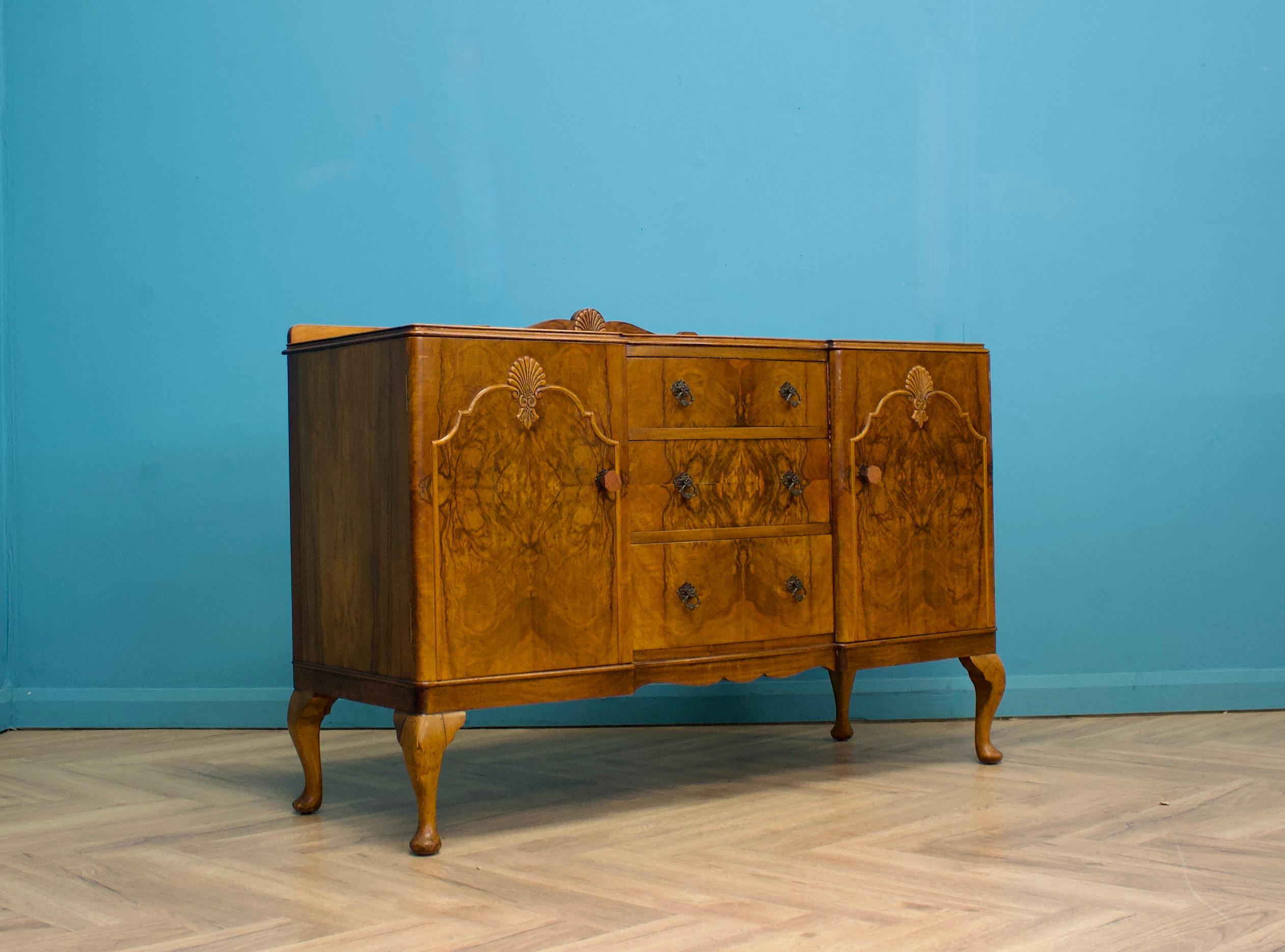 This high-quality Queen Anne style walnut sideboard, circa 1920s

Featuring two cupboards and three drawers

Height to the top of the plinth is 97 cm