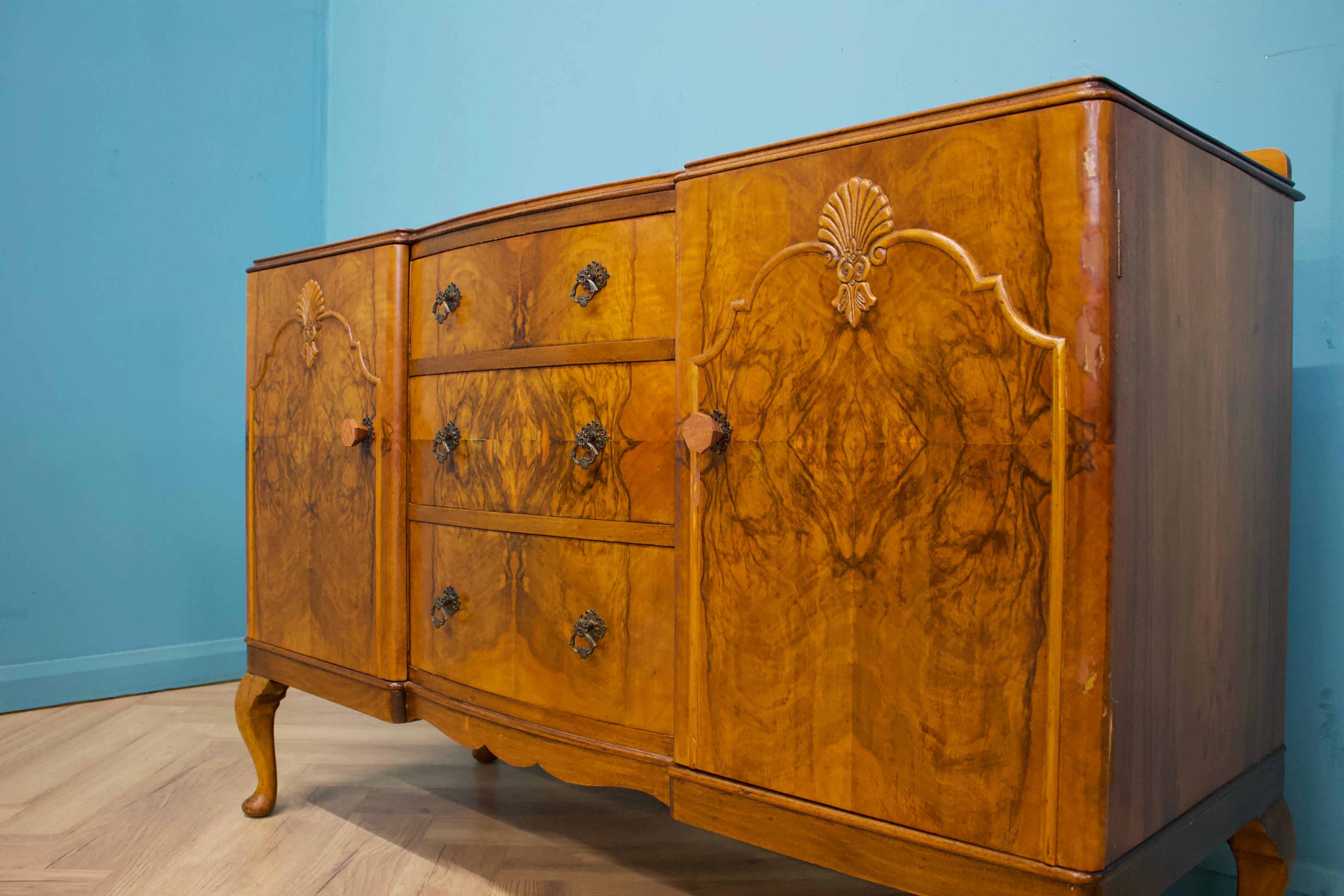 Woodwork Vintage Queen Anne Style Walnut Sideboard, 1920s For Sale