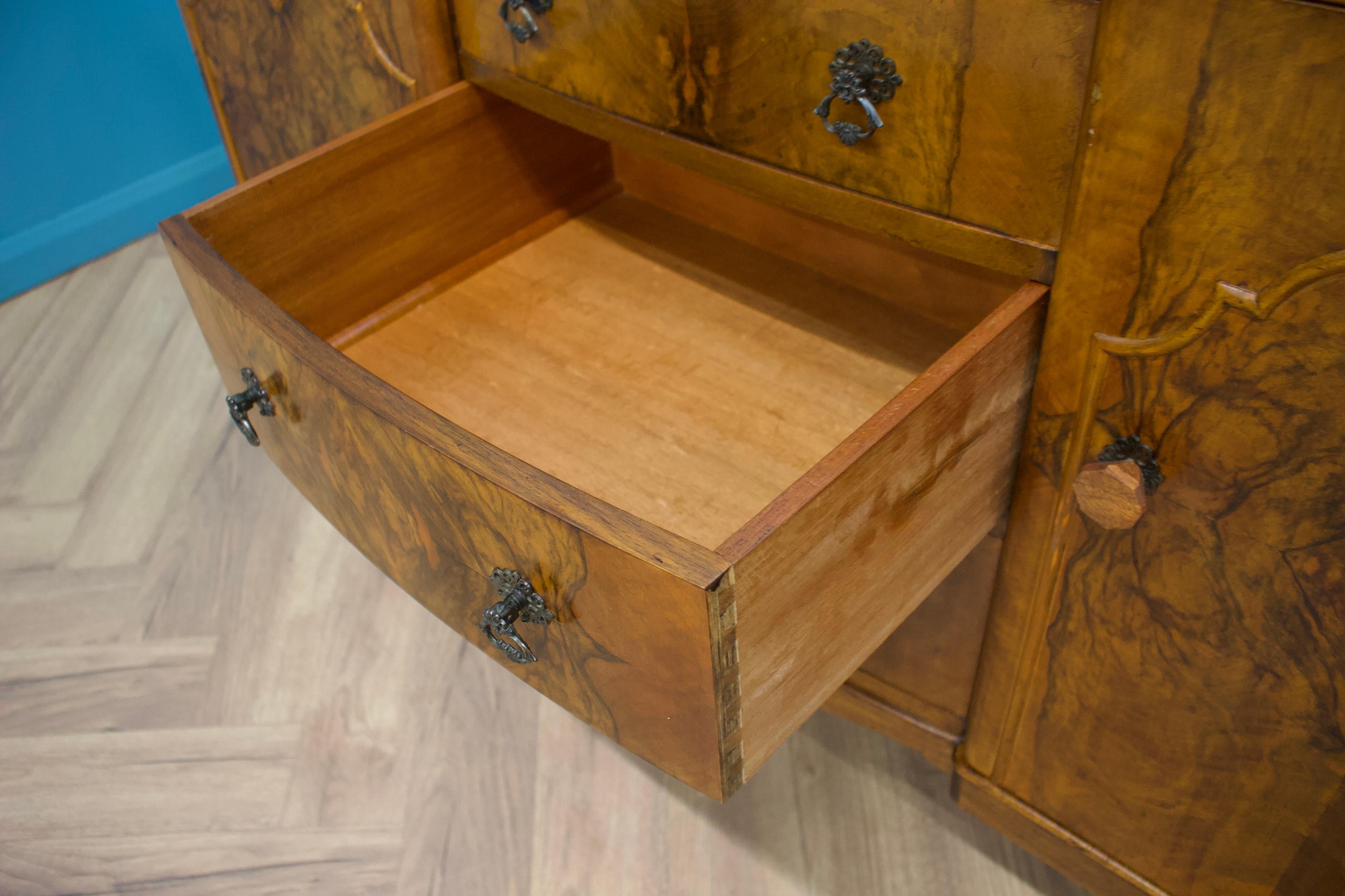 Vintage Queen Anne Style Walnut Sideboard, 1920s For Sale 2