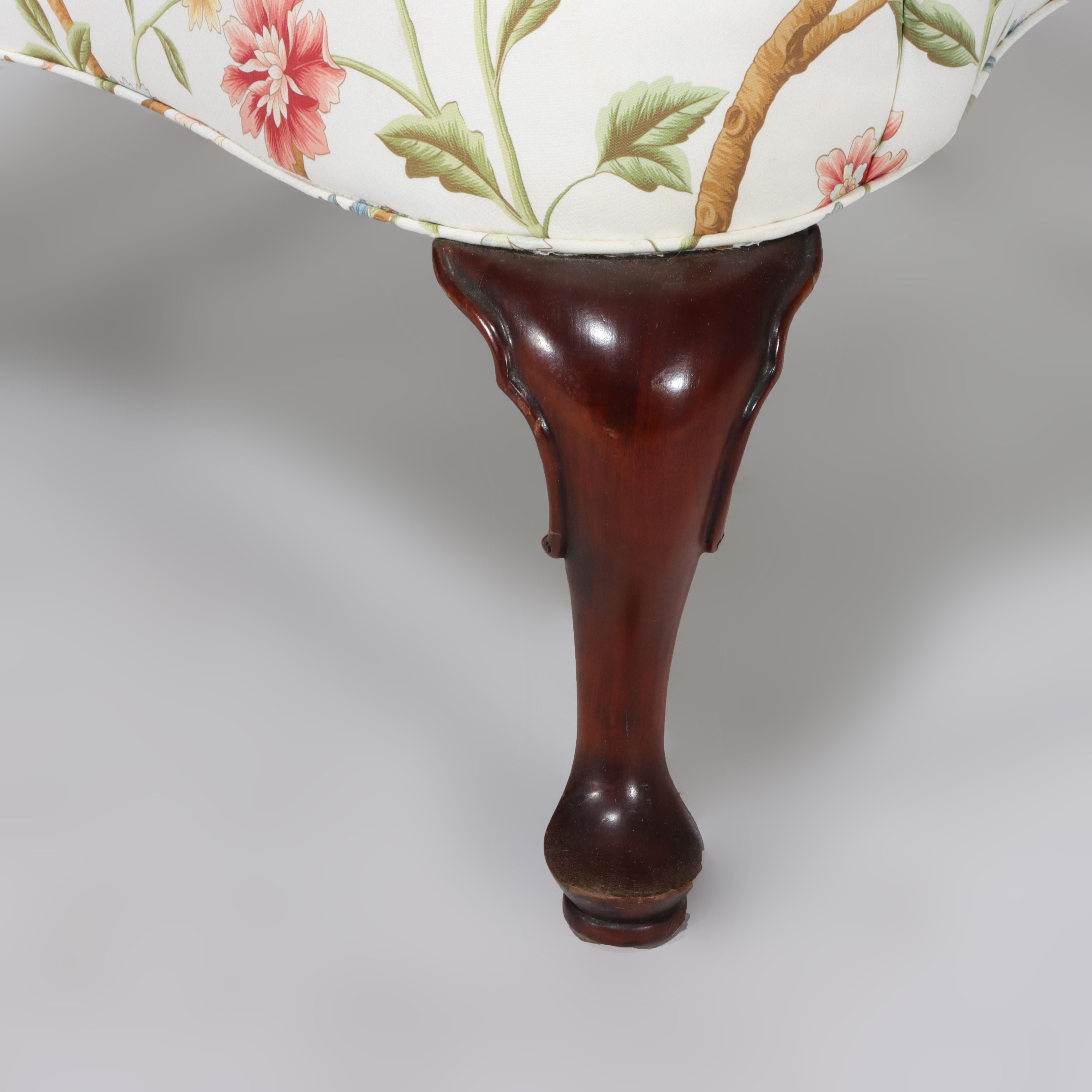 Vintage Queen Anne Ohrensessel mit geblümten Polsterung C1950 im Zustand „Gut“ im Angebot in Big Flats, NY