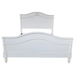 Vintage Queen Bed in Antique White