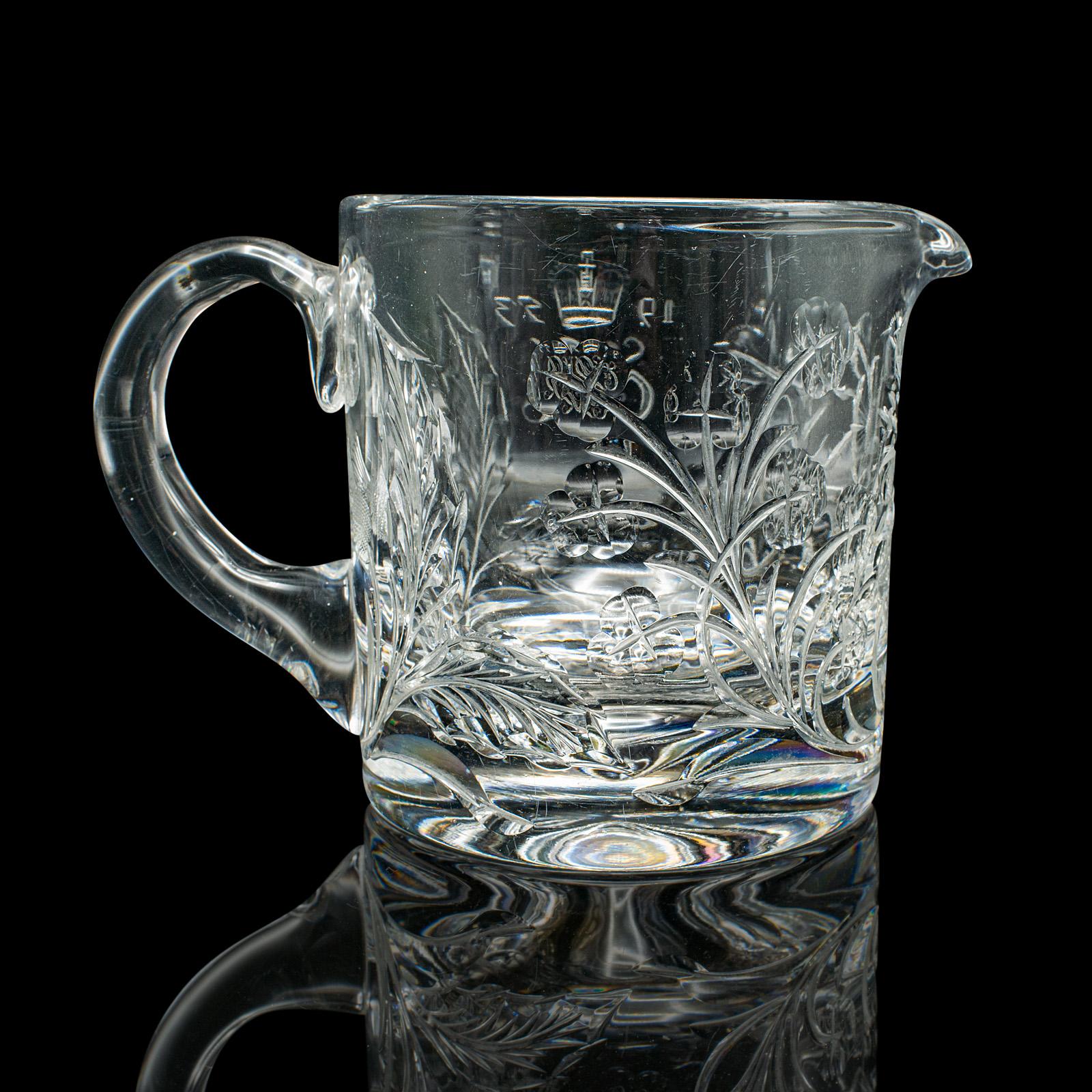 Vintage Krug zur Krönung von Königin Elisabeth II., Englisch, Glas, Kognakkrug, 1953 (Britisch) im Angebot