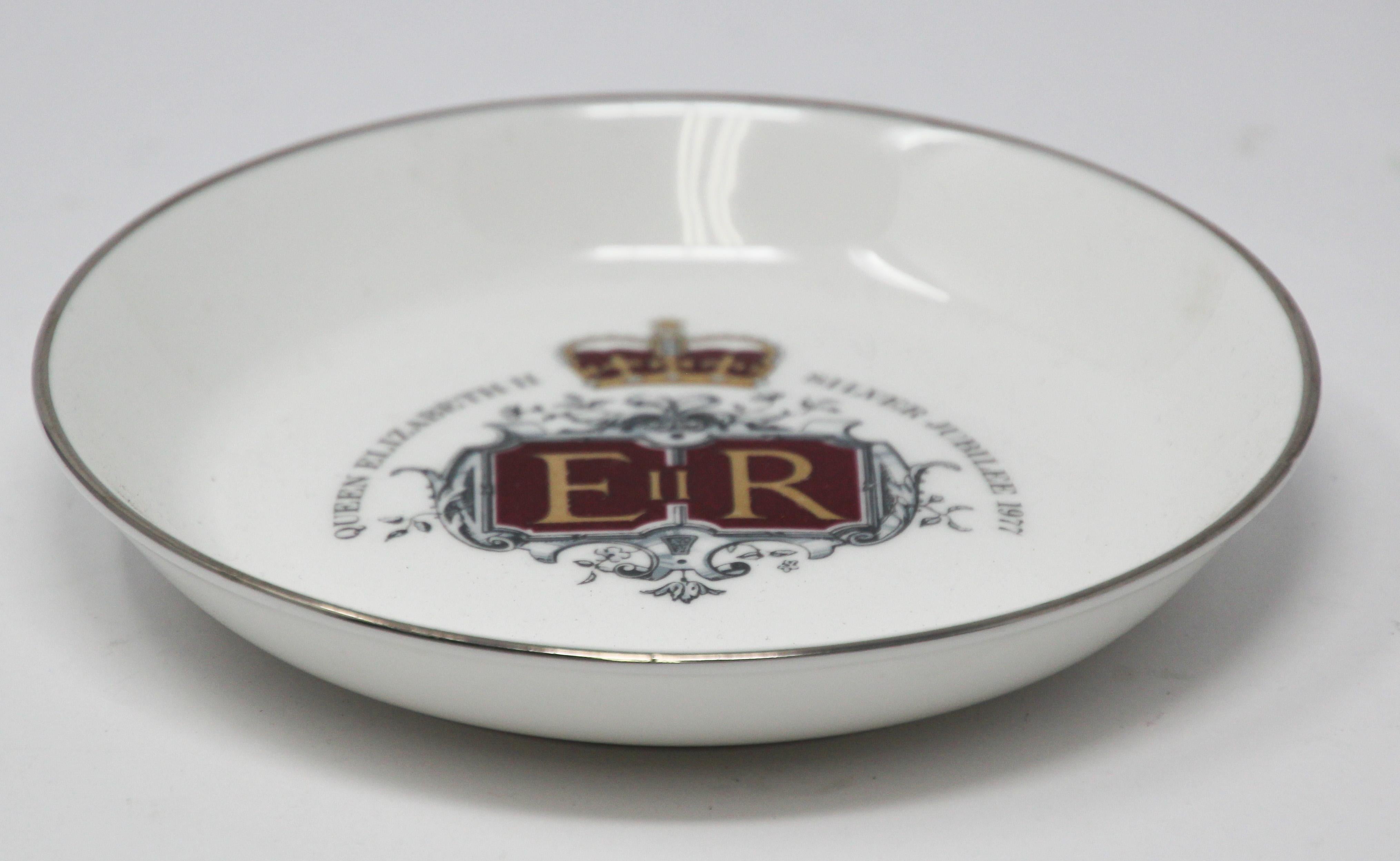 queen elizabeth silver jubilee plate