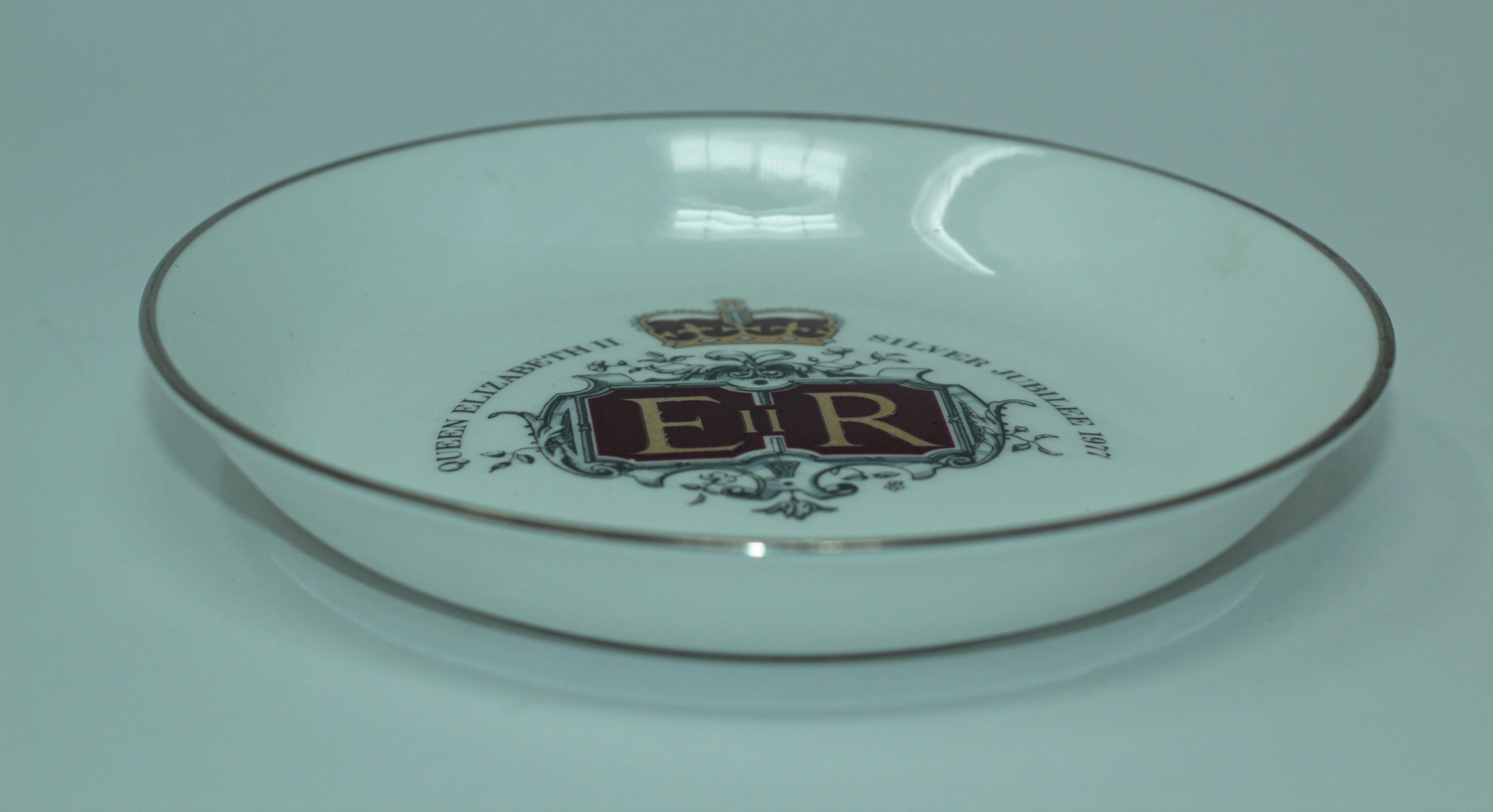 Hand-Crafted Vintage Queen Elizabeth II Silver Jubilee Porcelain Plate, 1977