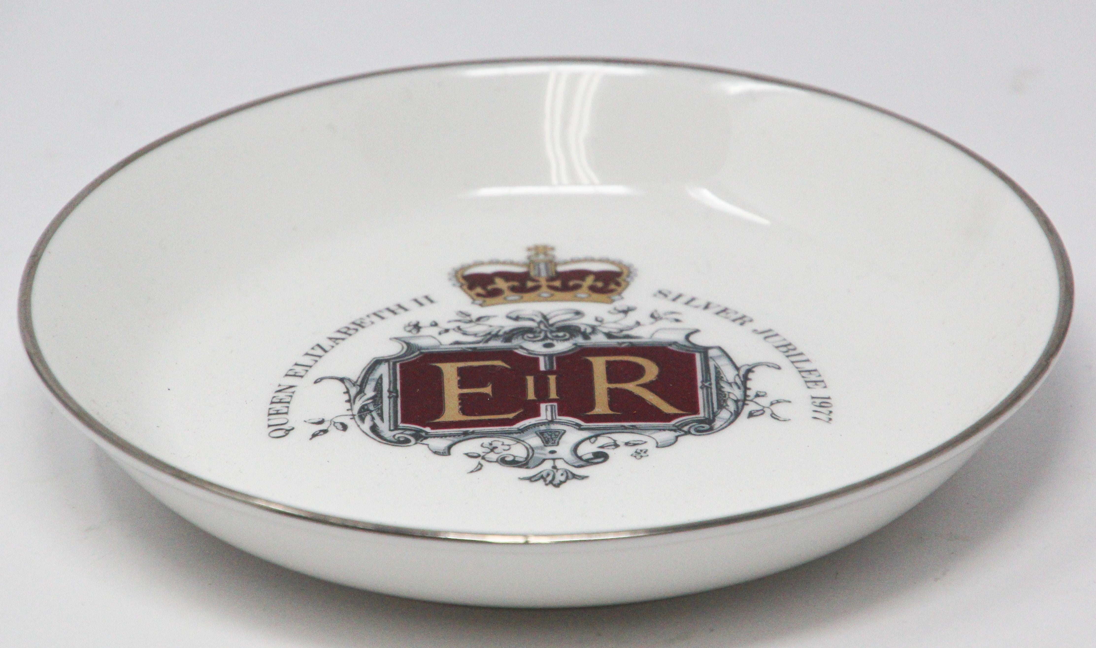 queen elizabeth ii silver jubilee plate