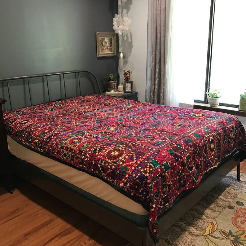 Artisan Vintage Handmade Gujarati Tribal Queen-Size Coverlet Bedspread Textiles Tapestry For Sale