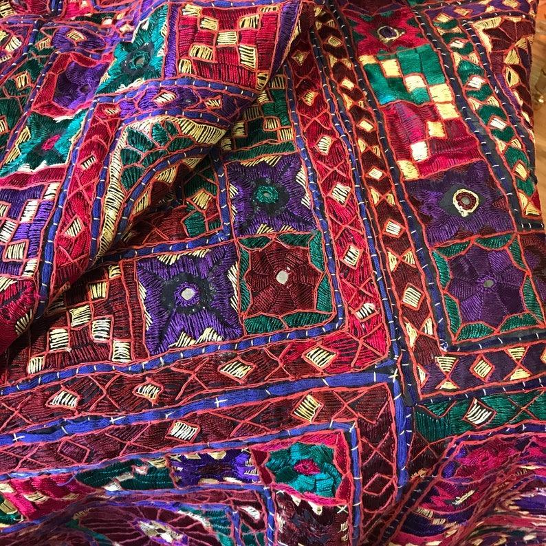 Vintage Handmade Gujarati Tribal Queen-Size Coverlet Bedspread Textiles Tapestry For Sale 1