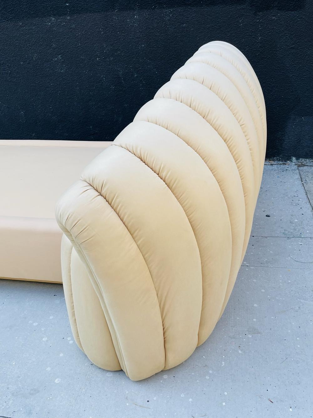 Vintage Queen Size, Shell Shaped Bed With Integrated Nightstands, USA 1970's 2