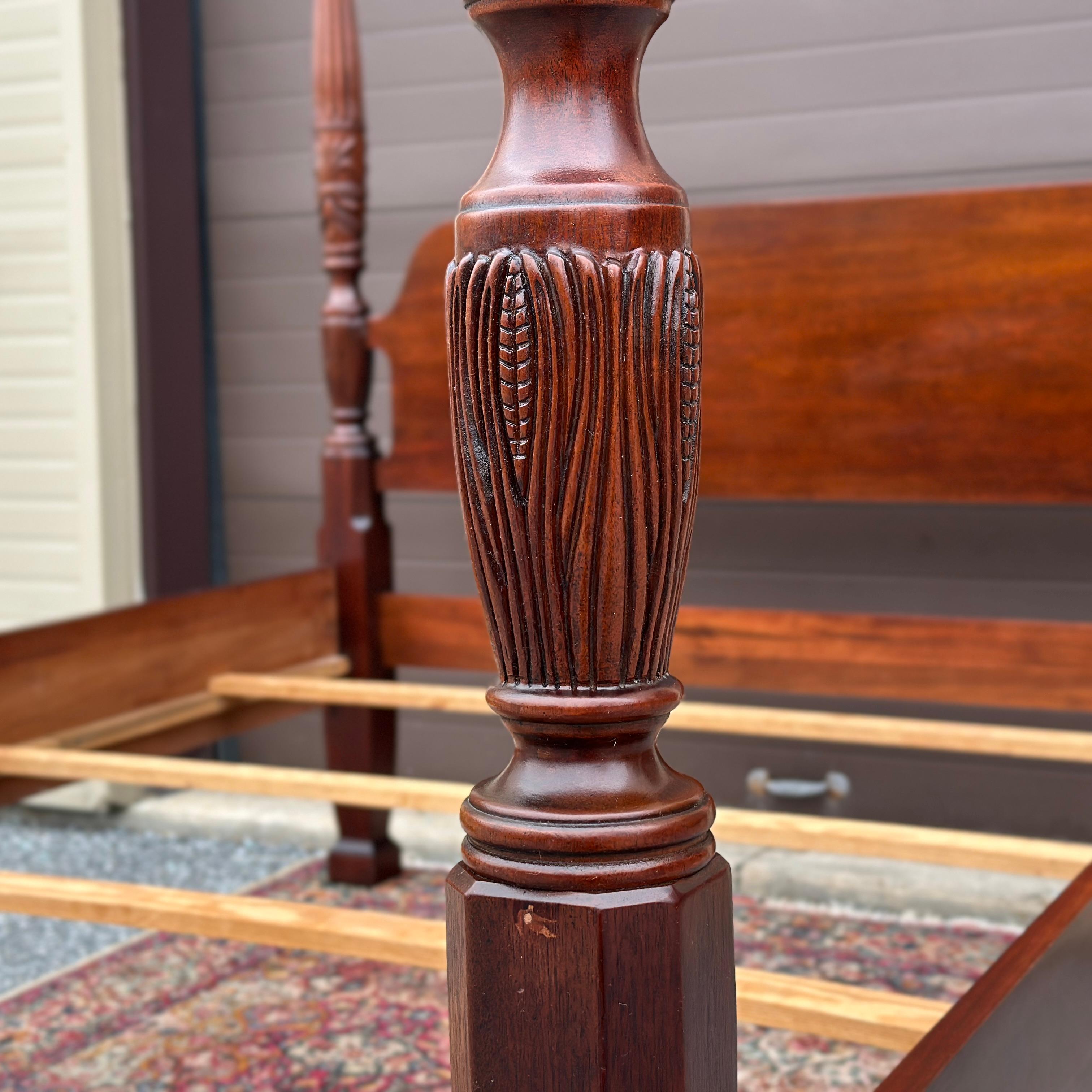 Cama con cuatro postes Vintage Queen Size Thomasville Mahogany Collection Carved Rice 6
