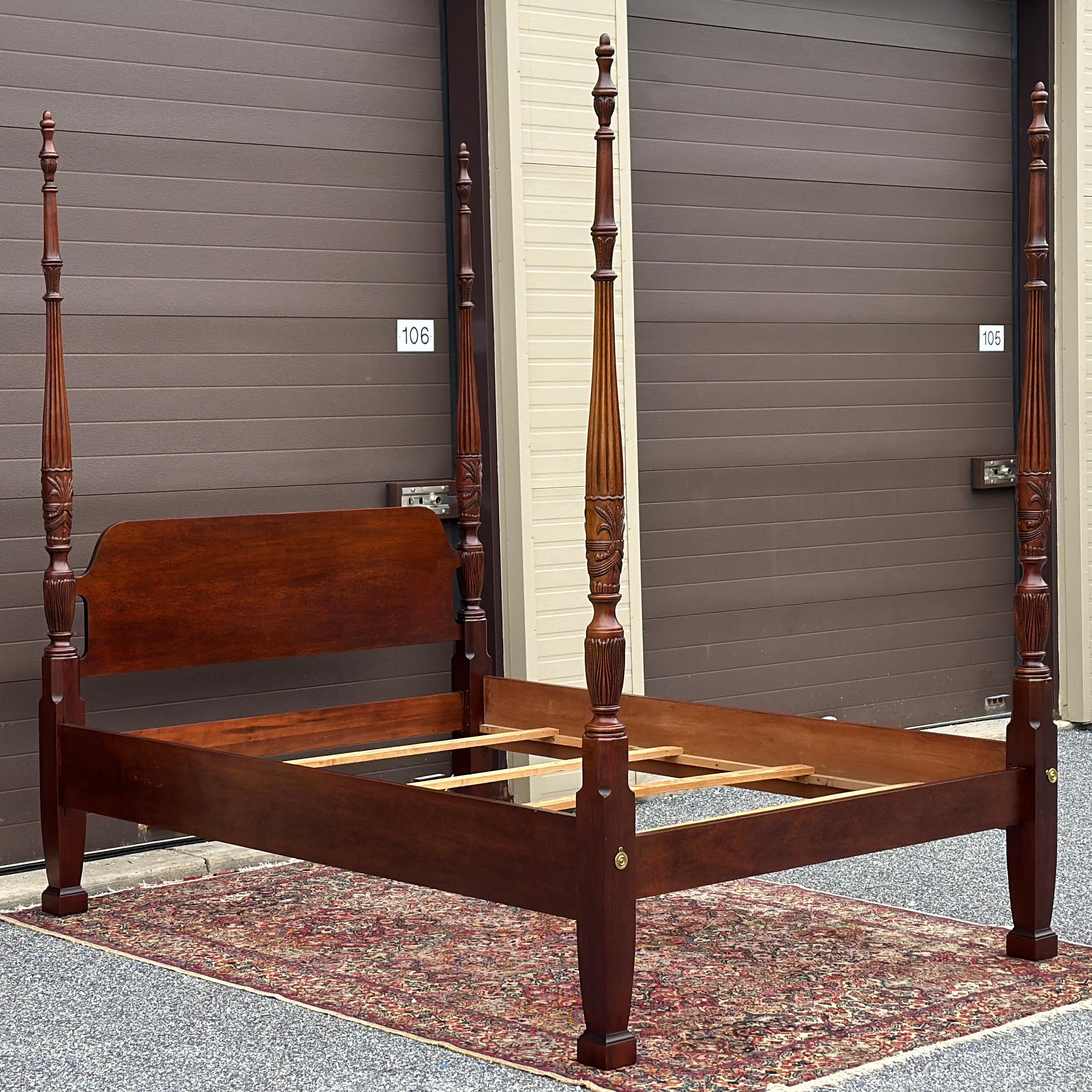 Cama con cuatro postes Vintage Queen Size Thomasville Mahogany Collection Carved Rice Chippendale