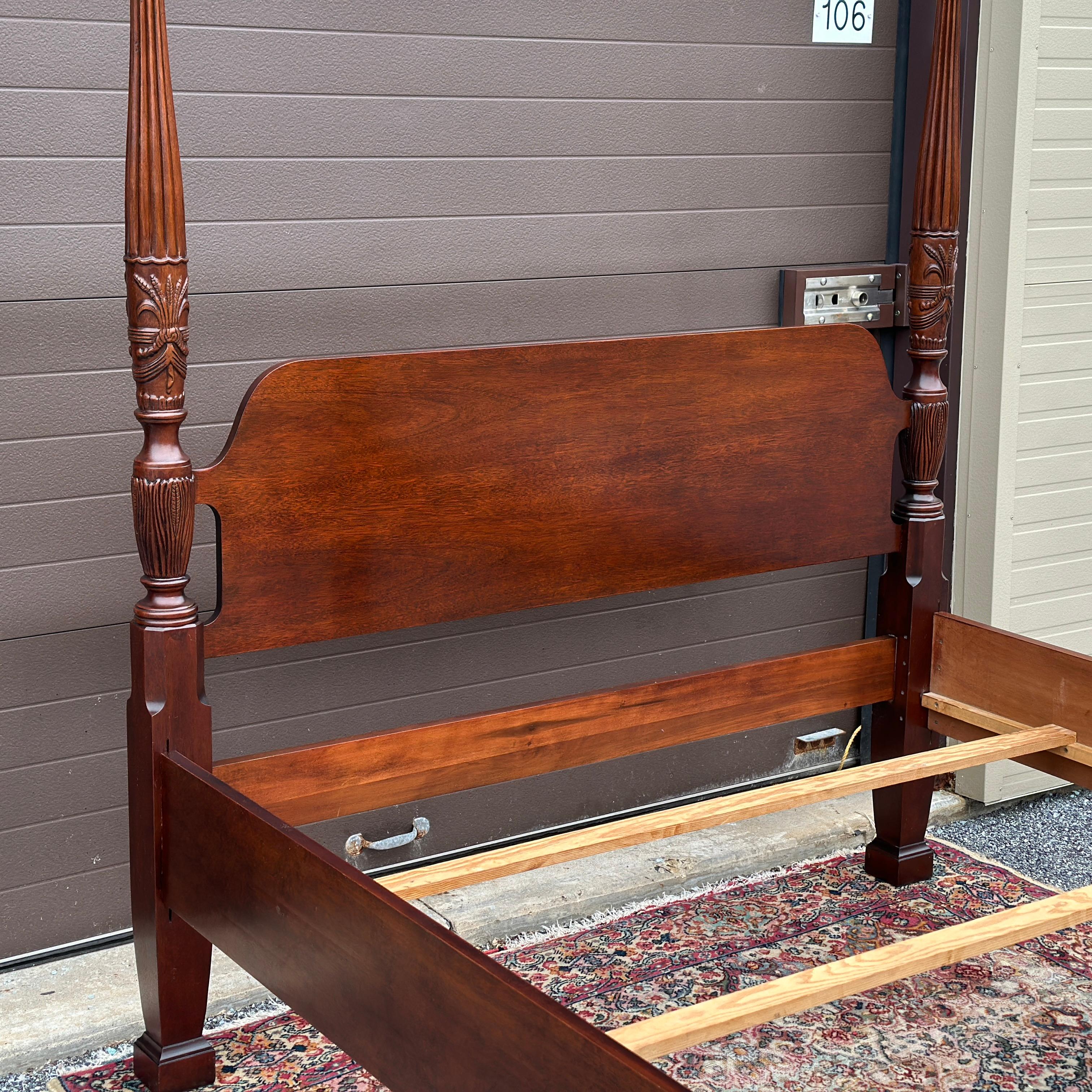 Cama con cuatro postes Vintage Queen Size Thomasville Mahogany Collection Carved Rice Estadounidense