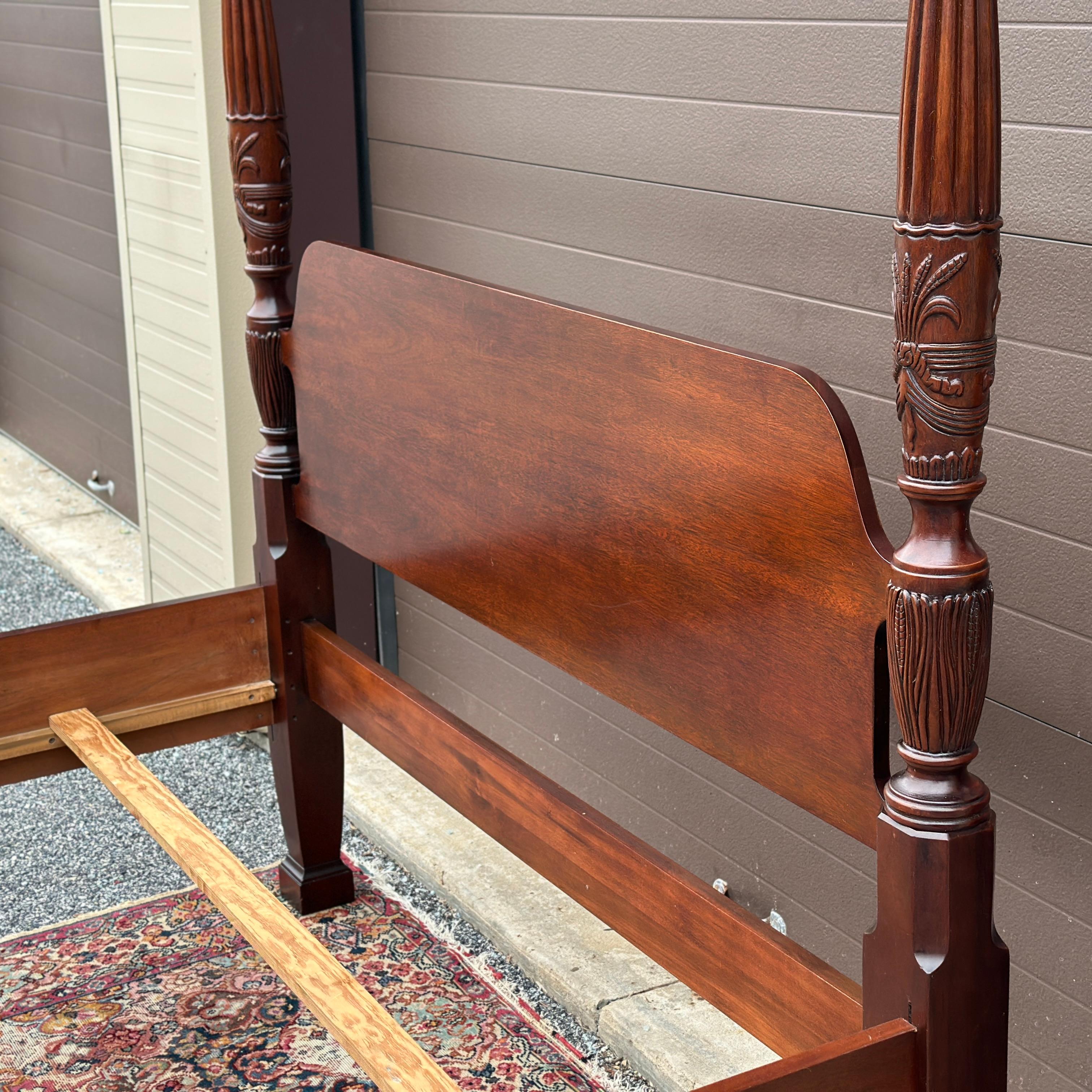 Cama con cuatro postes Vintage Queen Size Thomasville Mahogany Collection Carved Rice 2