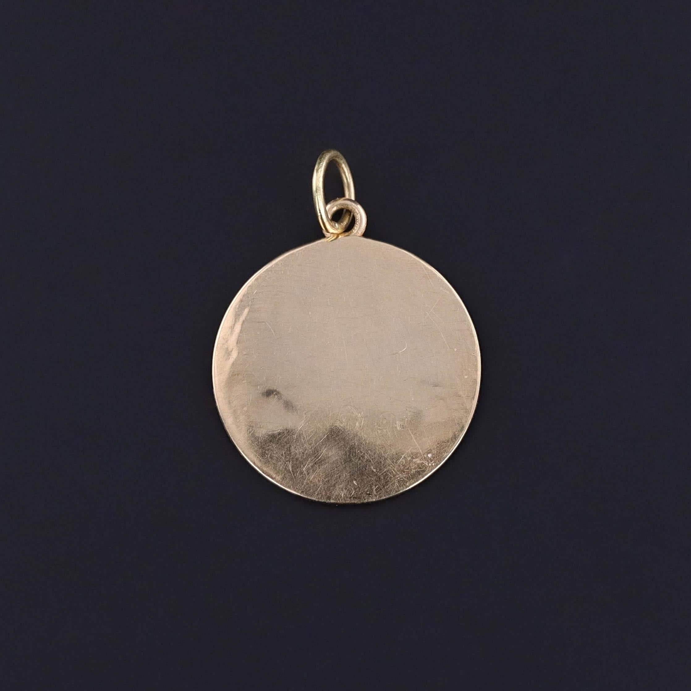 Contemporaneo Ciondolo vintage Qu'hier Que Demain in oro 14k in vendita