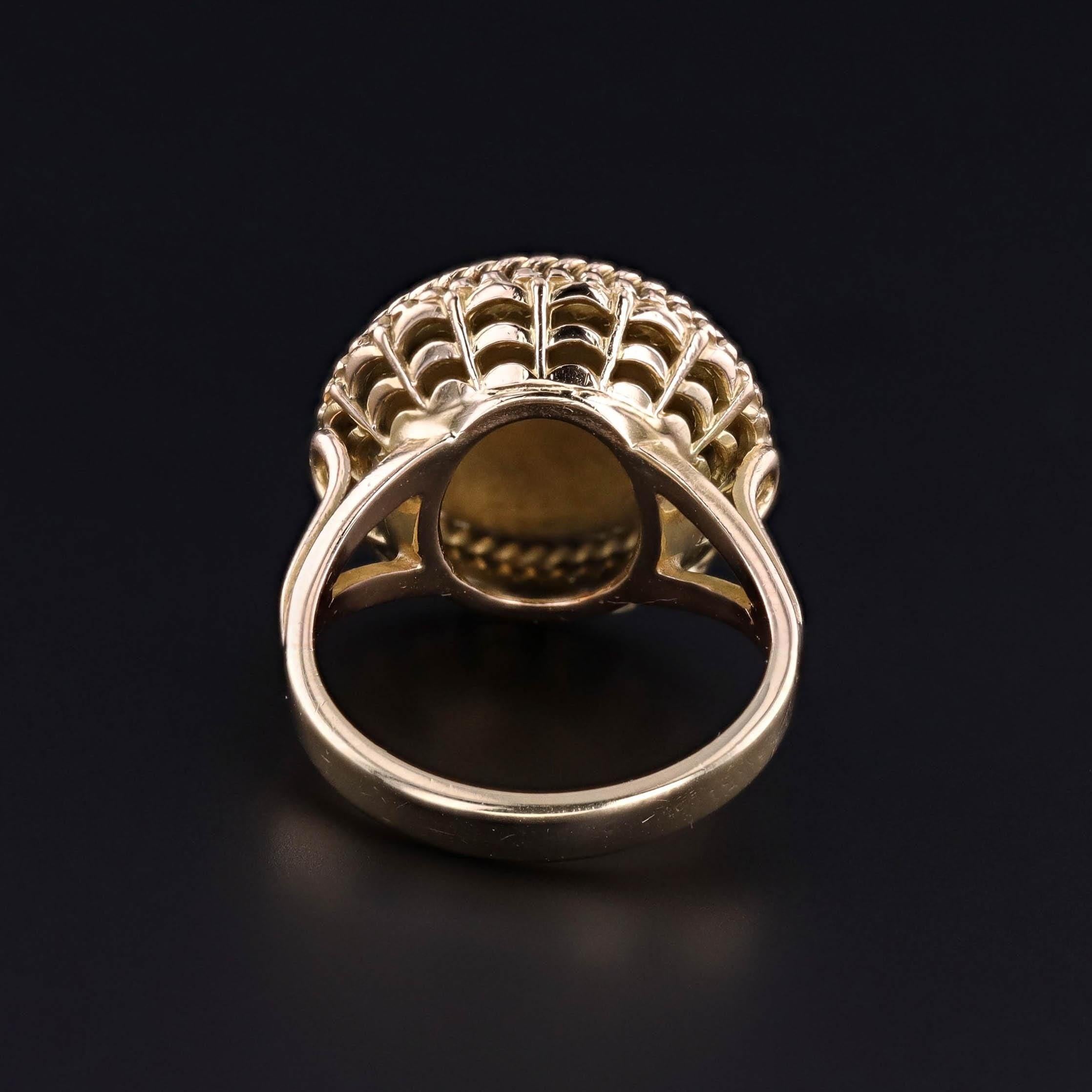 Round Cut Vintage Qu'hier Que Demain Ring of 18k Gold For Sale