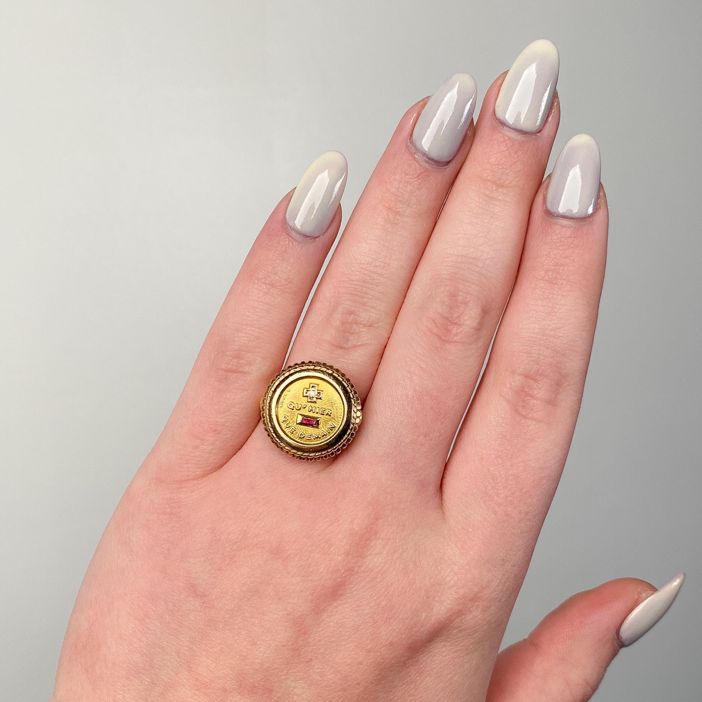 Vintage Qu'hier Que Demain Ring of 18k Gold In Good Condition For Sale In Lewisburg, PA