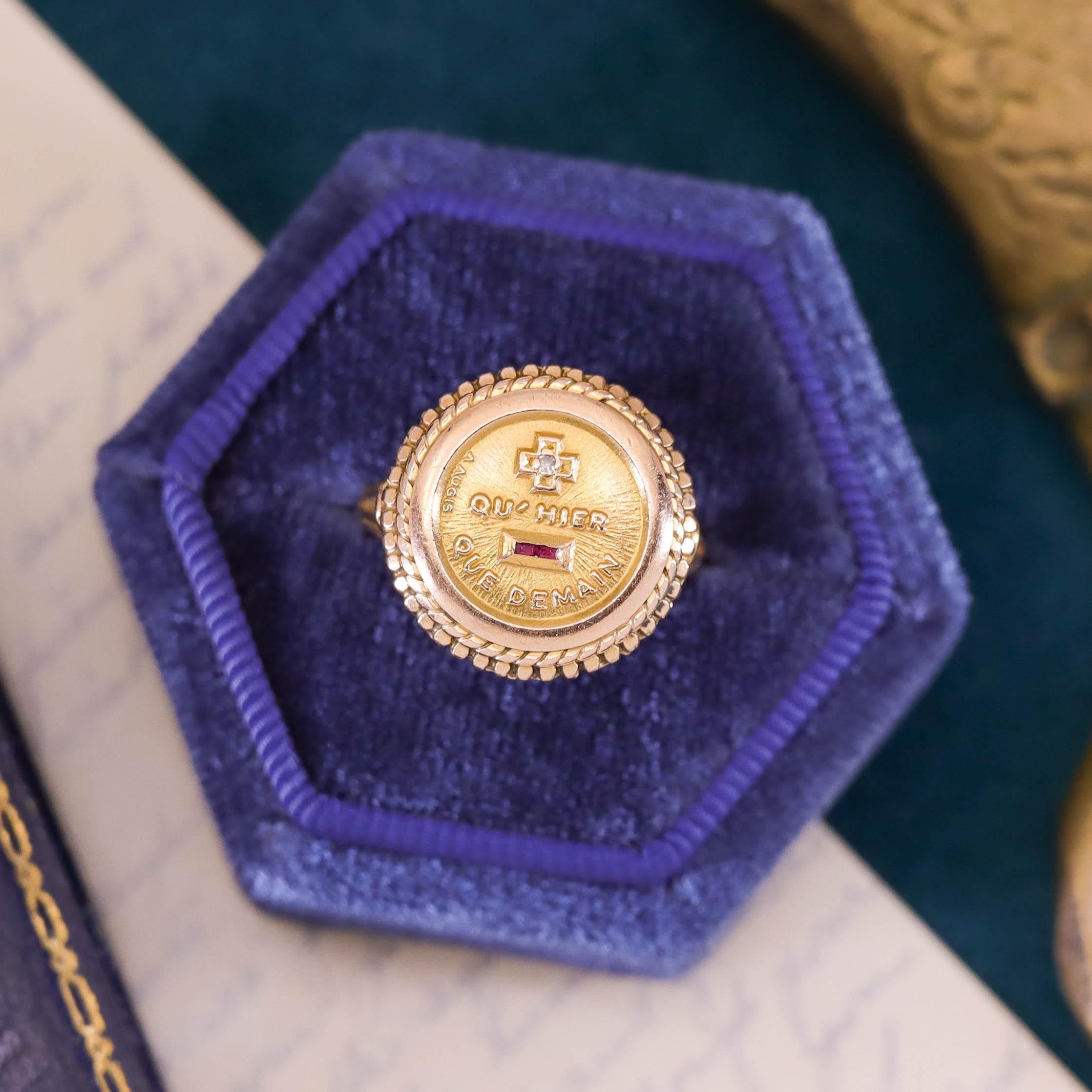 Women's Vintage Qu'hier Que Demain Ring of 18k Gold For Sale