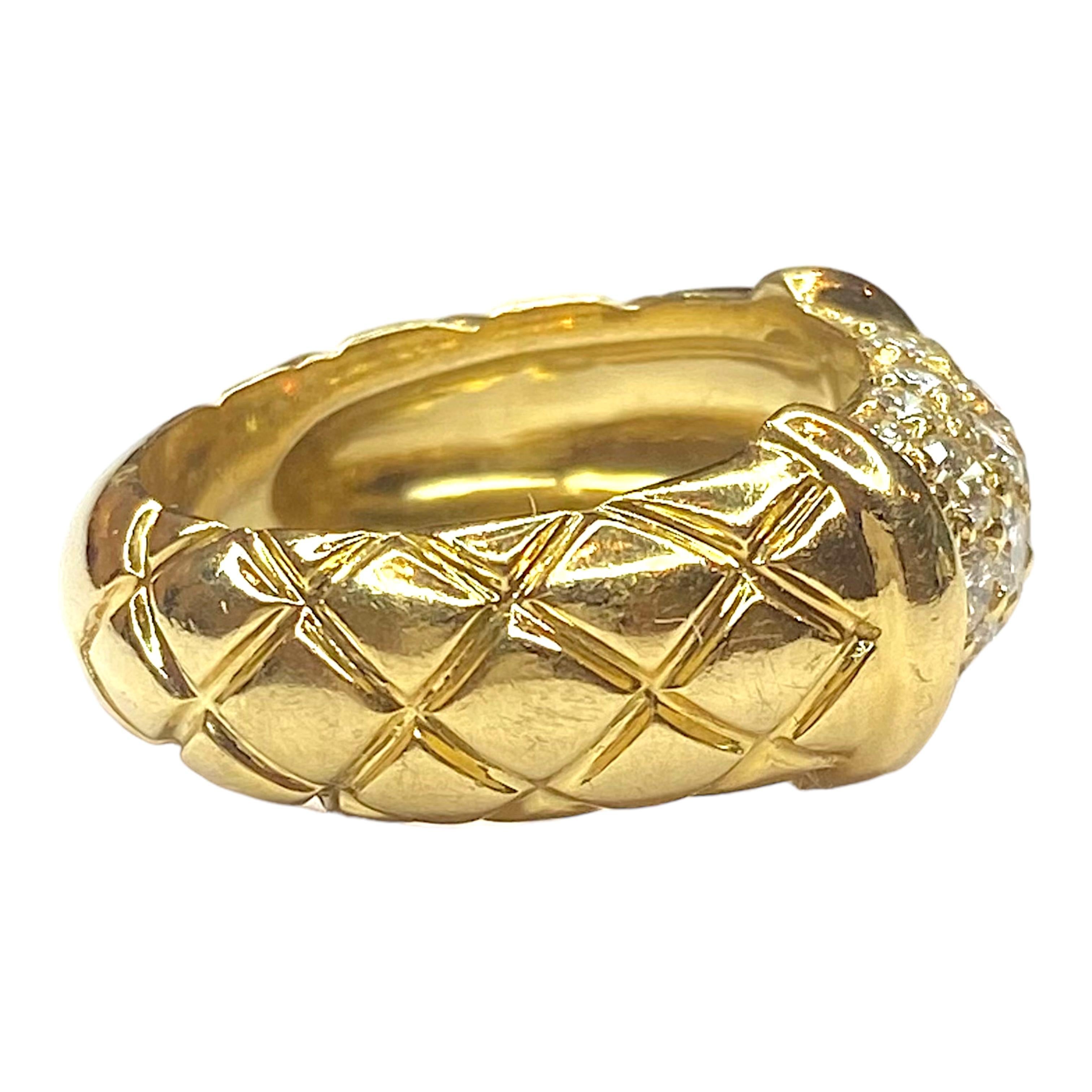Vintage Quilted 18K Gold Diamond Band Ring For Sale at 1stDibs