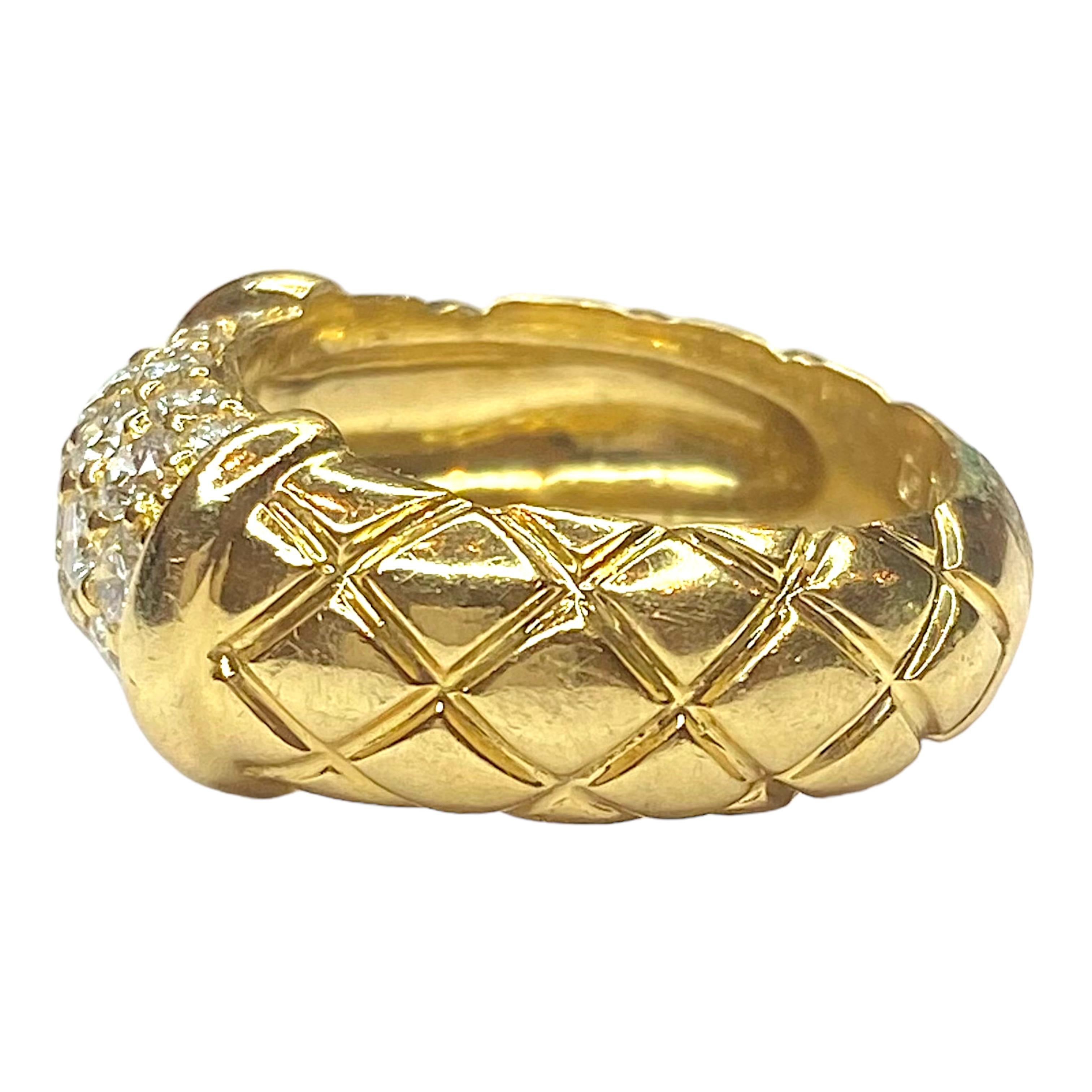 Vintage Quilted 18K Gold Diamond Band Ring For Sale at 1stDibs