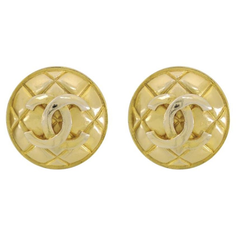 Chanel Large Paris Star CC Hammered Clip On Earrings