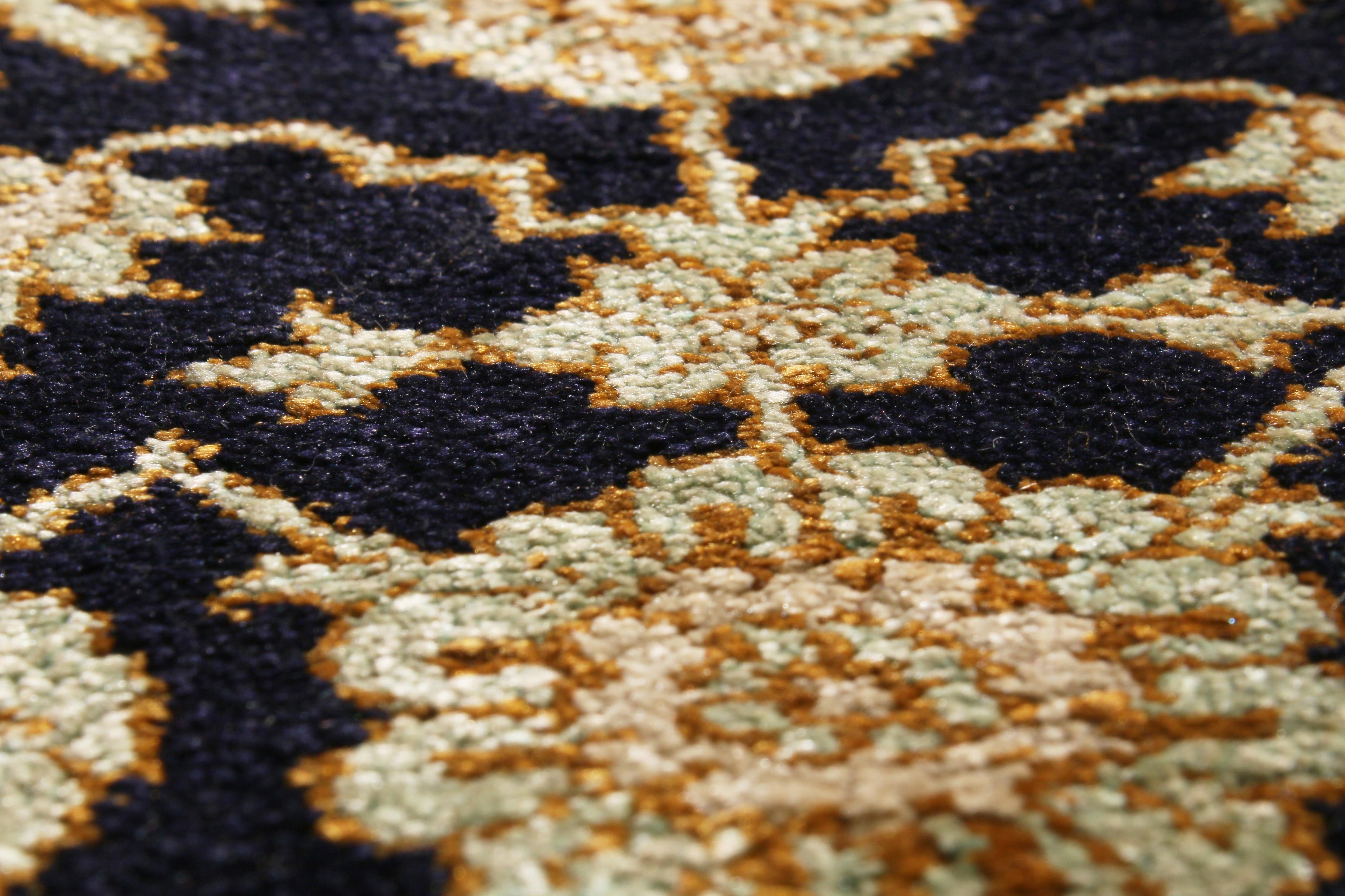 Alfombra persa vintage Qum marrón, beige y roja de Rug & Kilim mediados del siglo XX en venta