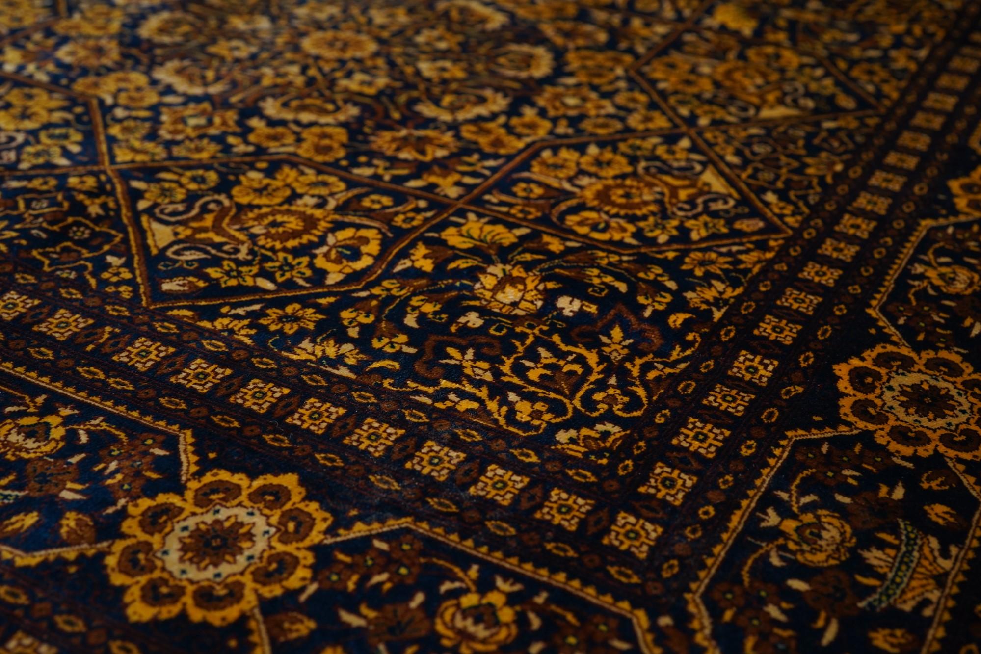 Extremely Fine Persian Silk Qum Rug 3'2'' x 5'2'' For Sale 3