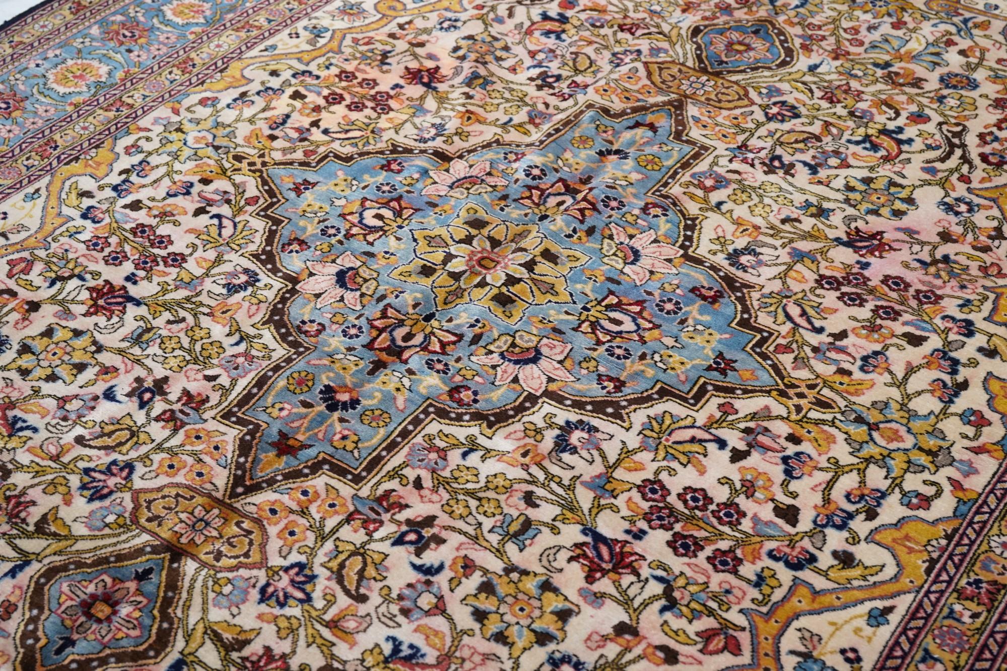 Fine Persian Qum Wool Rug 8'1'' x 11'4'' For Sale 3