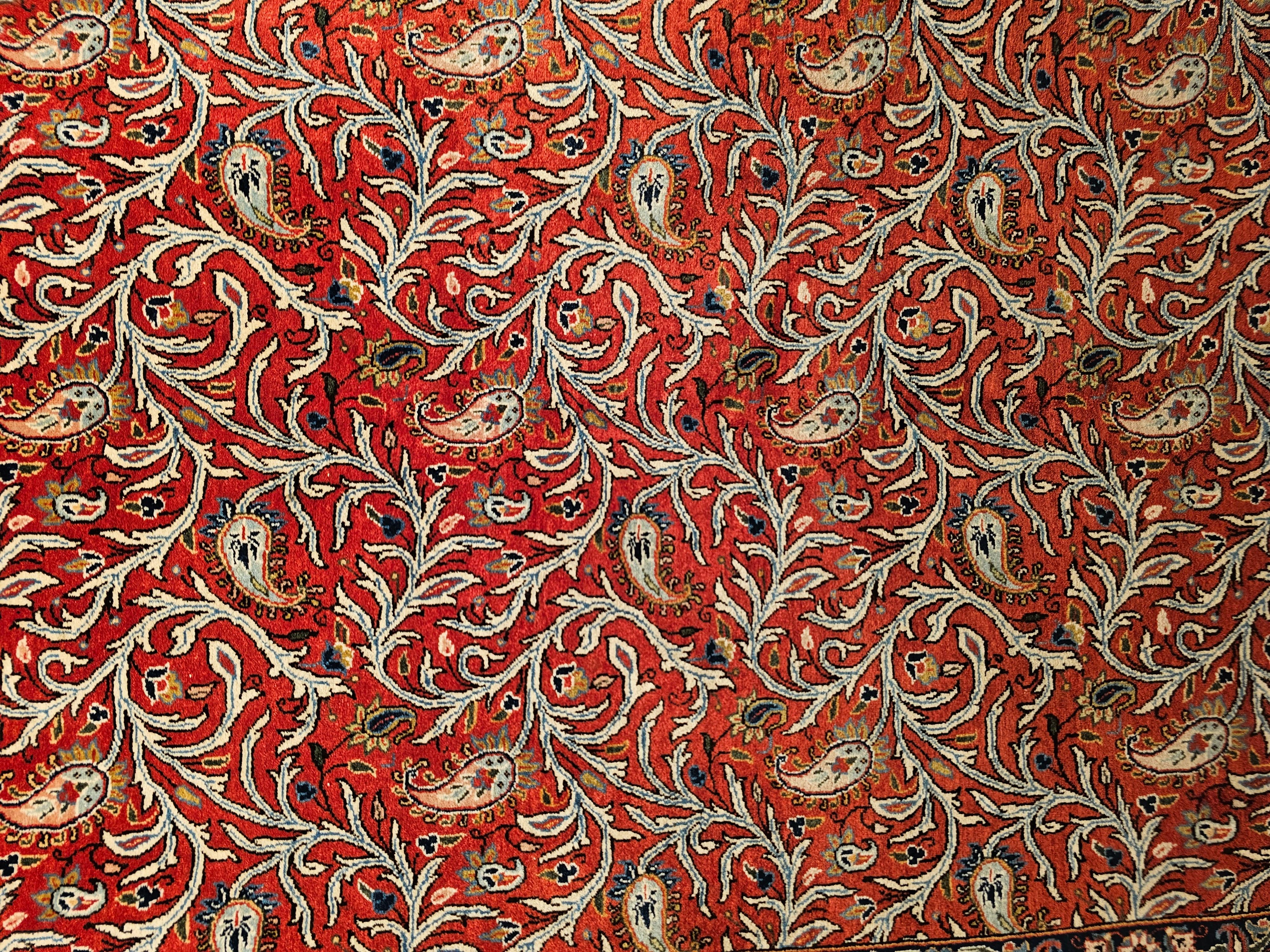 Laine Tapis persan vintage Qum à motif cachemire intégral en rouge brique, ivoire et bleu en vente