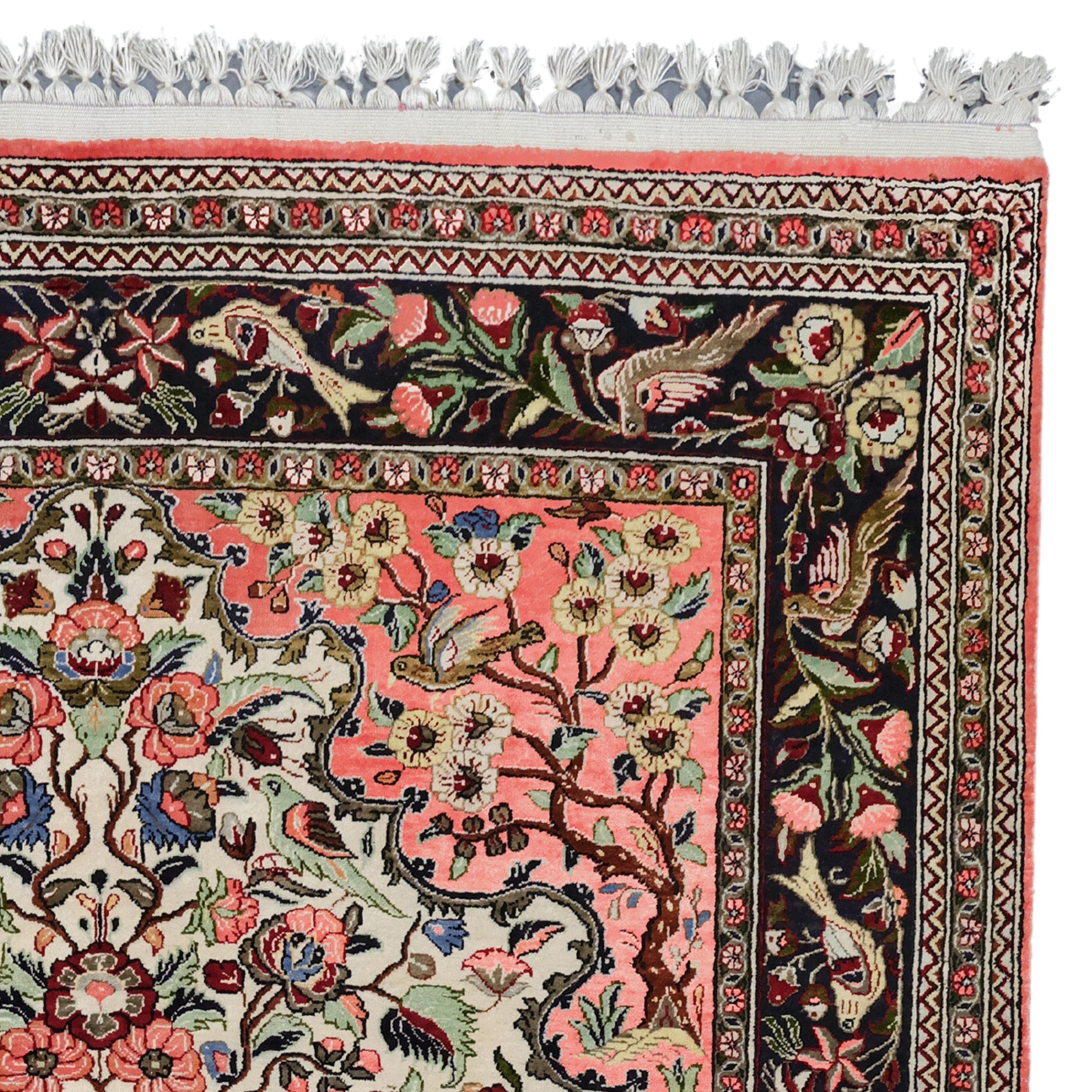 Vintage Qum Silk Prayer Rug - 19th Century Silk Qum Rug, Vintage Rug In Good Condition For Sale In Sultanahmet, 34