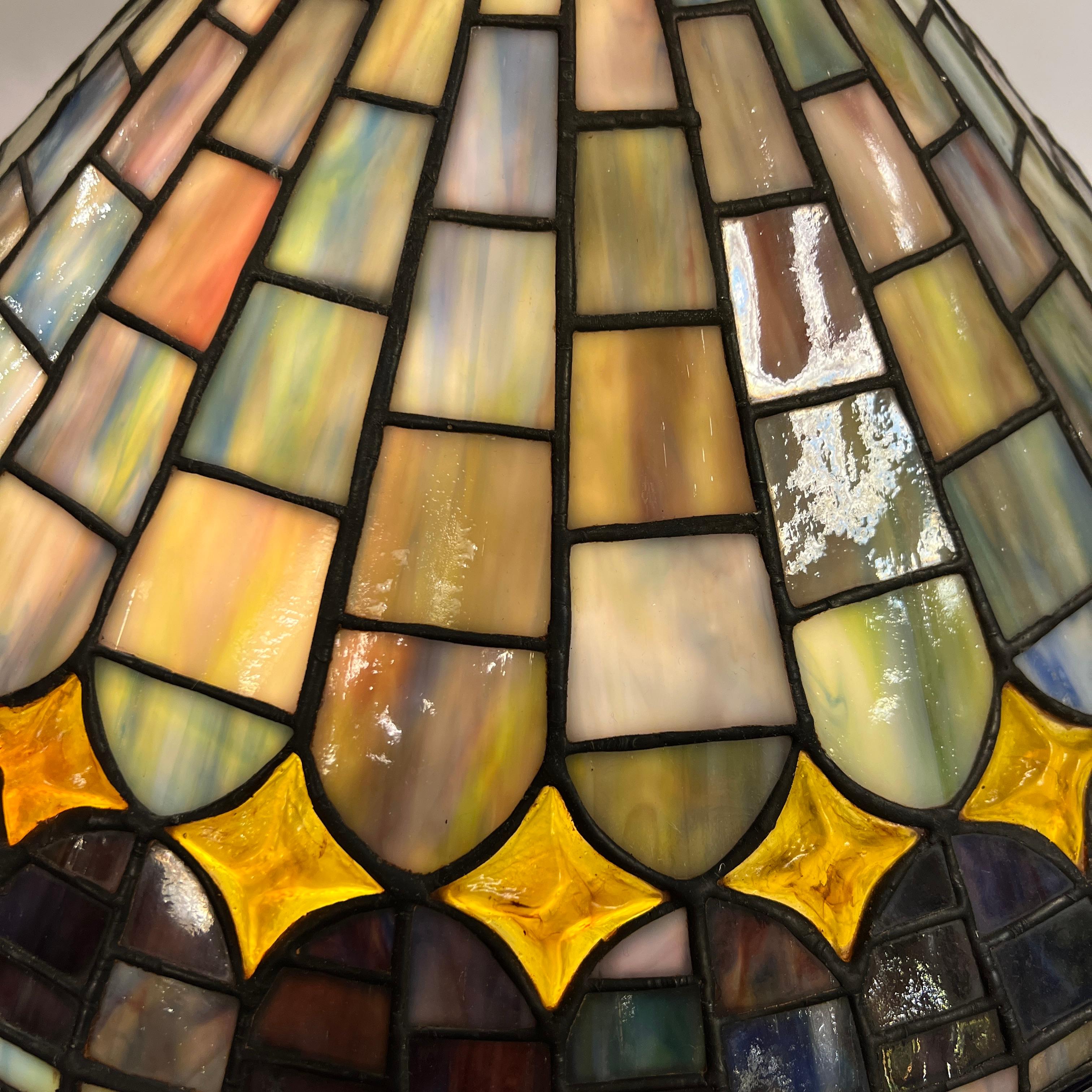 Vintage Quoizel Table Lamp in Tiffany Arts and Crafts Style 2