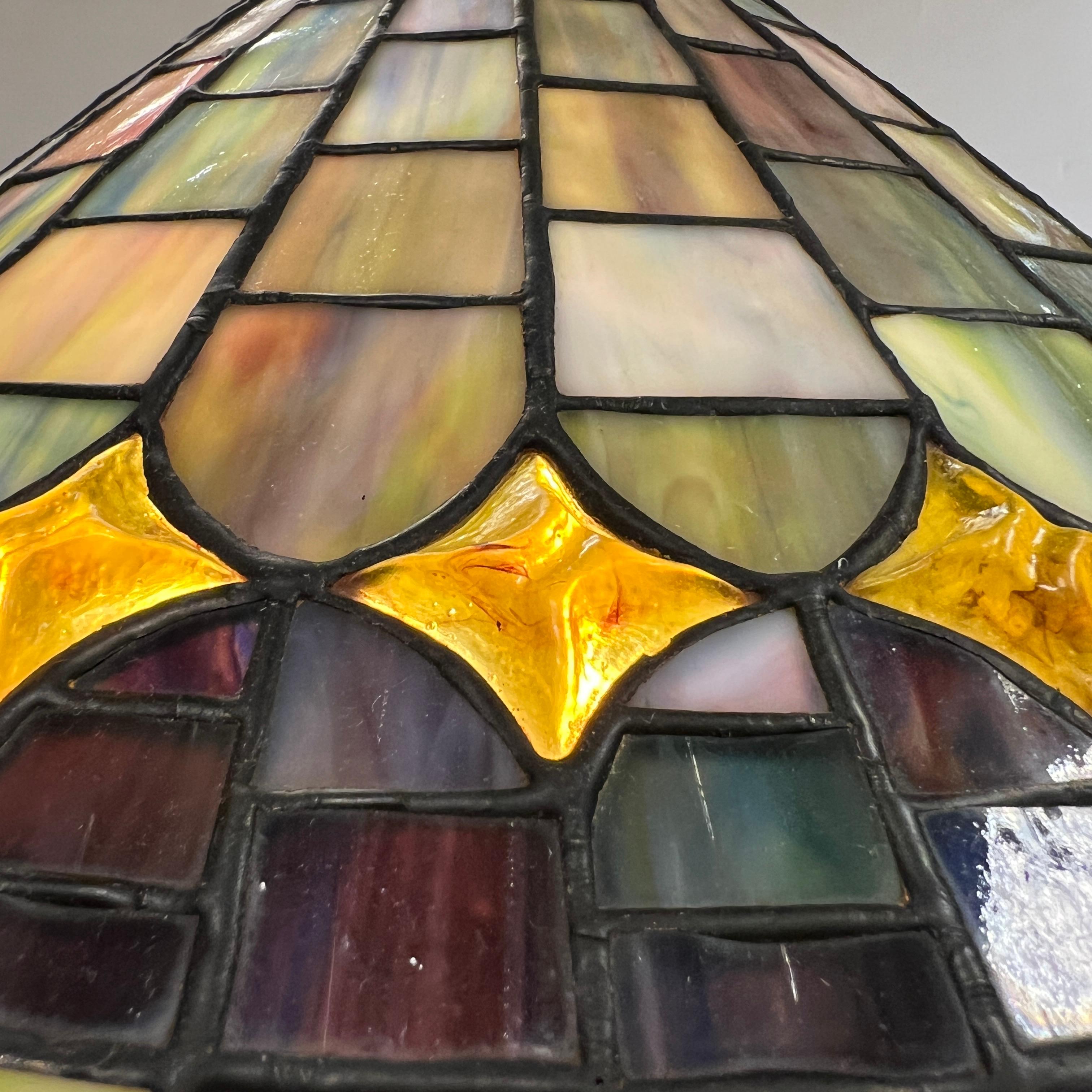 Vintage Quoizel Table Lamp in Tiffany Arts and Crafts Style 3