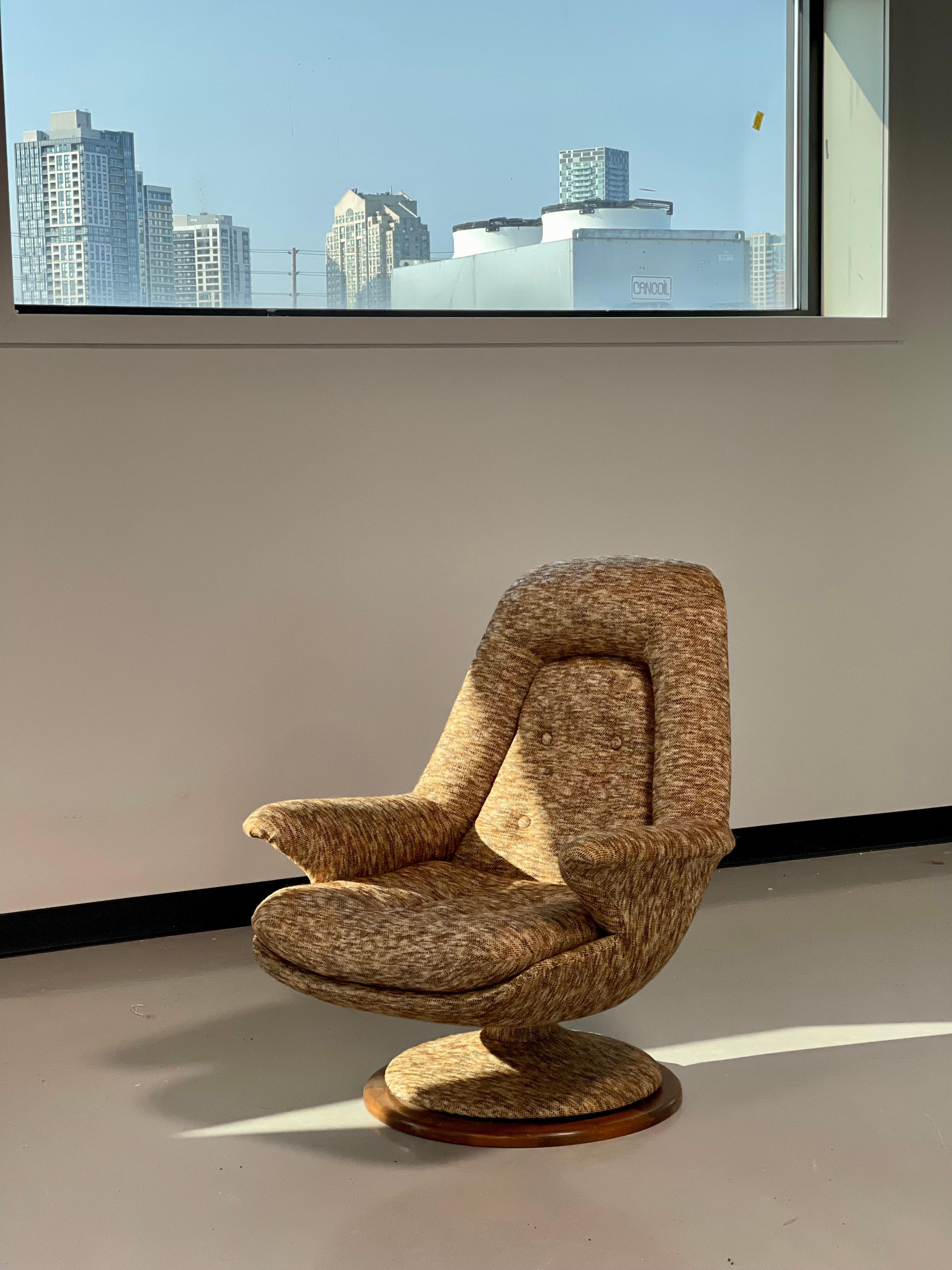Vintage R Huber Teak Swivel Chair For Sale 2