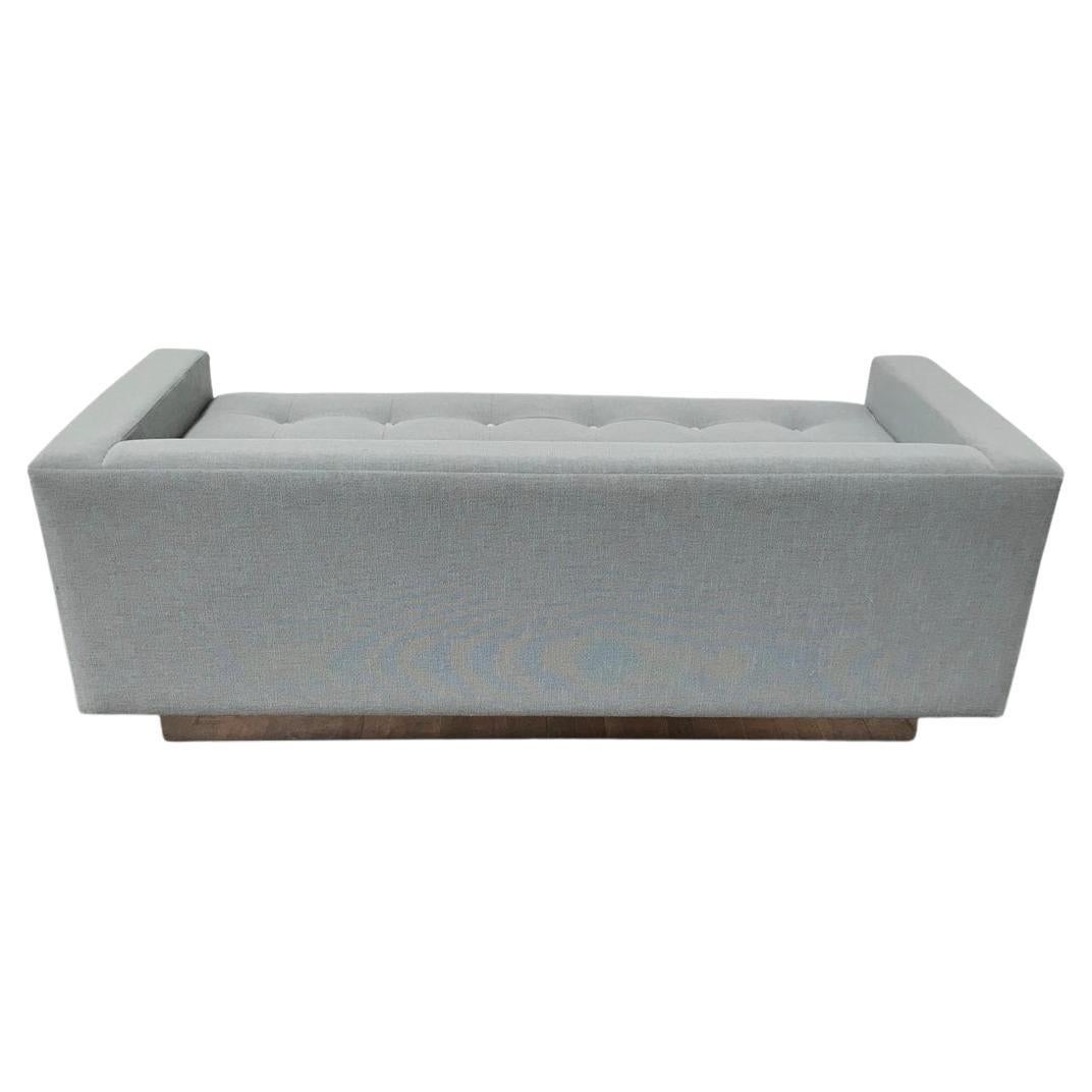Vintage R Jones Furniture Custom Contemporary Bench On Plinth (Moderne) im Angebot