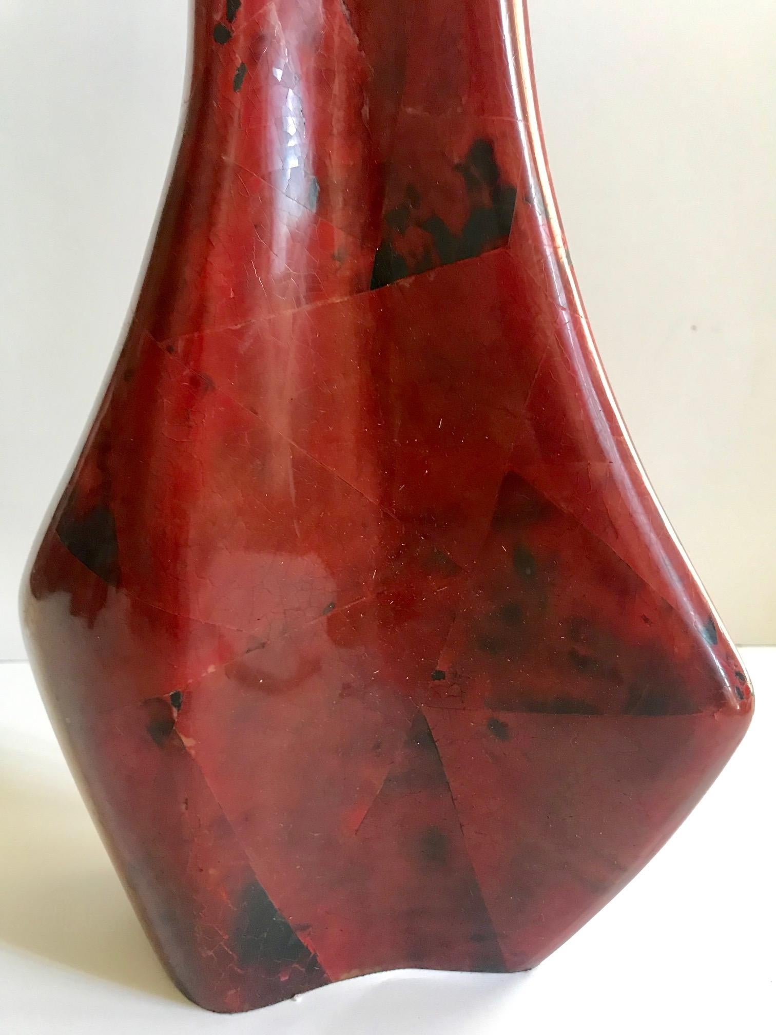 Vintage R & Y Augousti Sculptural Mosaic Vase in Exotic Red and Black Pen-Shell In Excellent Condition For Sale In Fort Lauderdale, FL