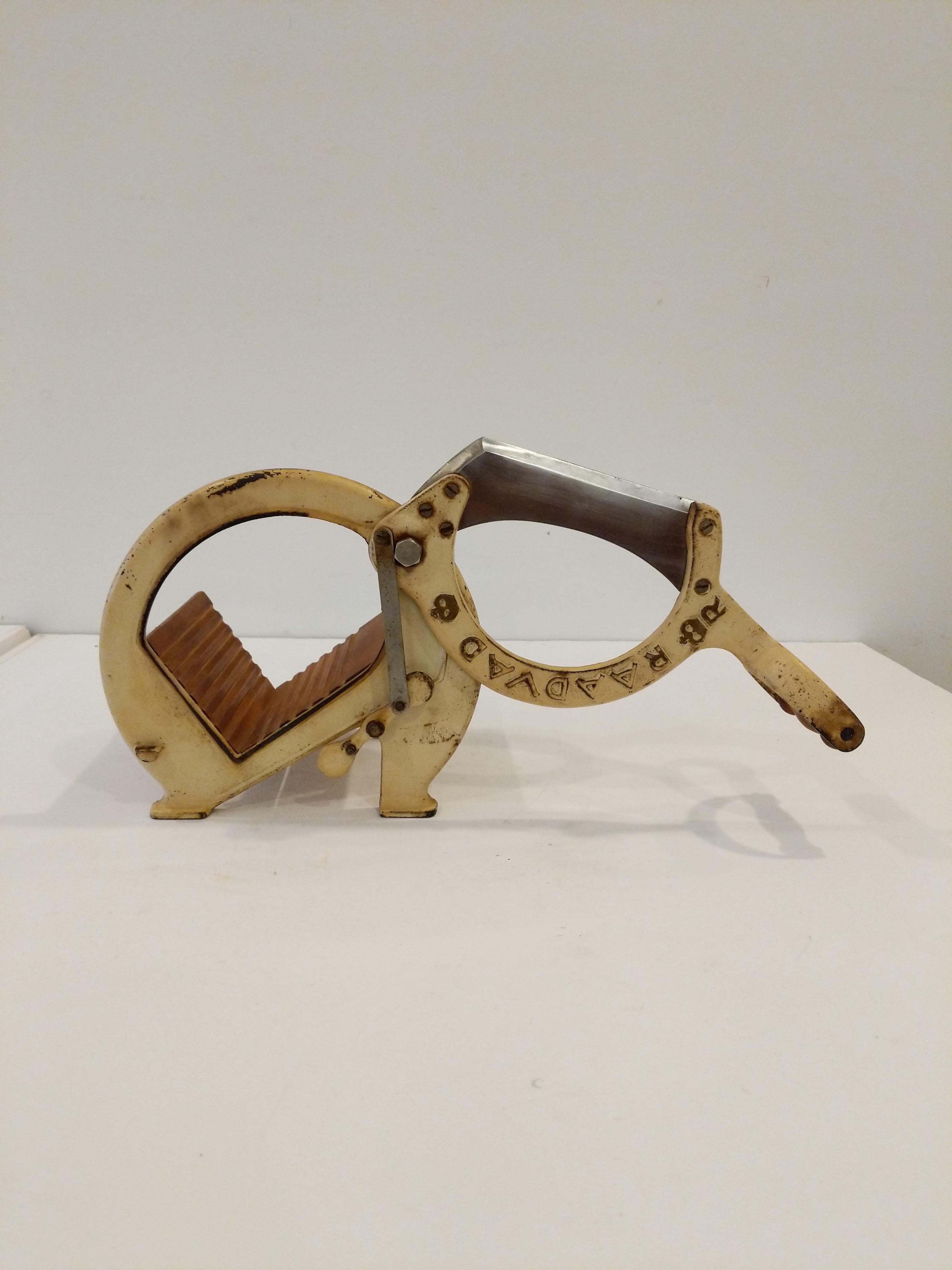 Vintage Raadvad Bread Slicer In Good Condition For Sale In Gardiner, NY
