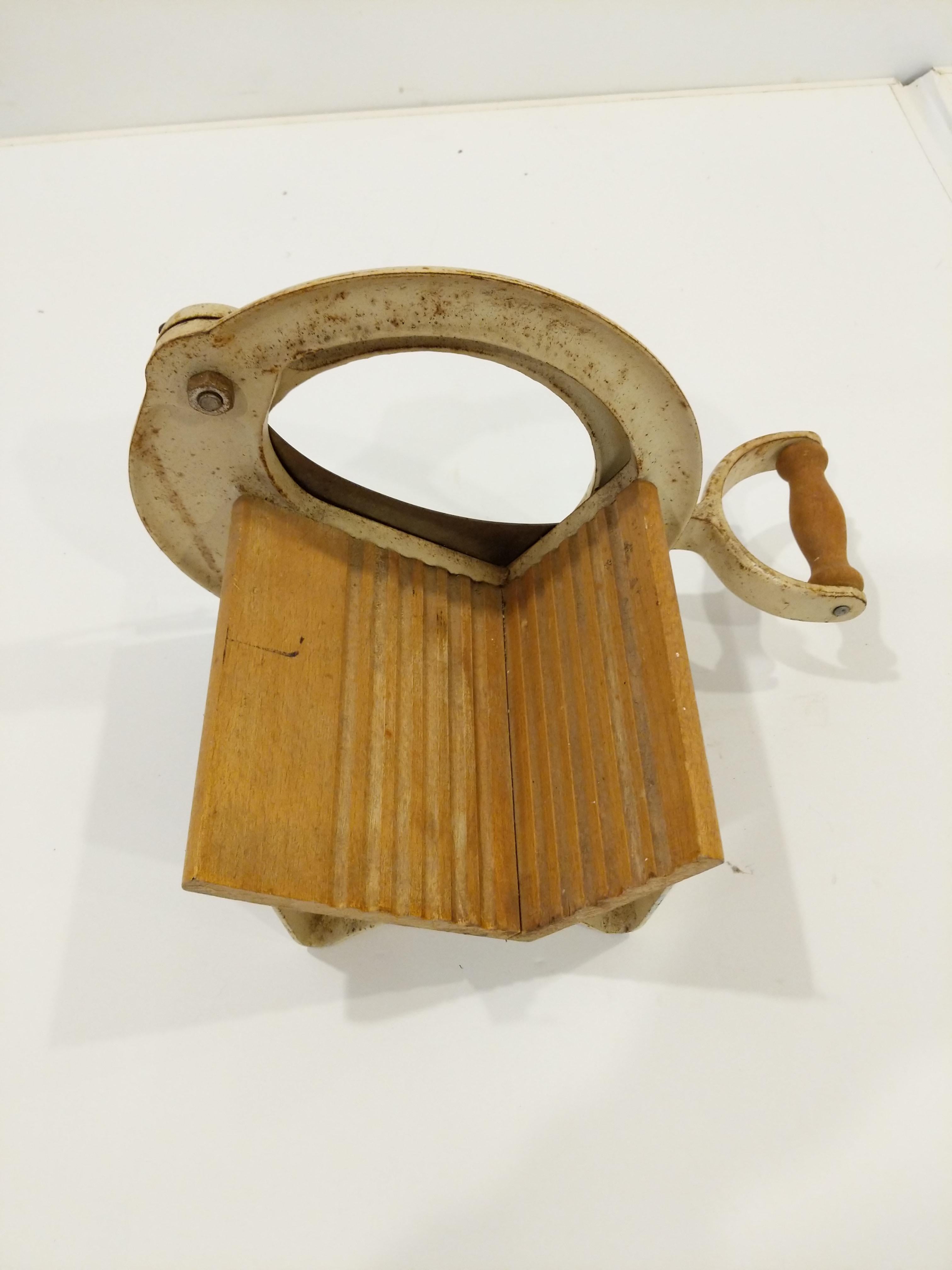 Metal Vintage Raadvad Bread Slicer