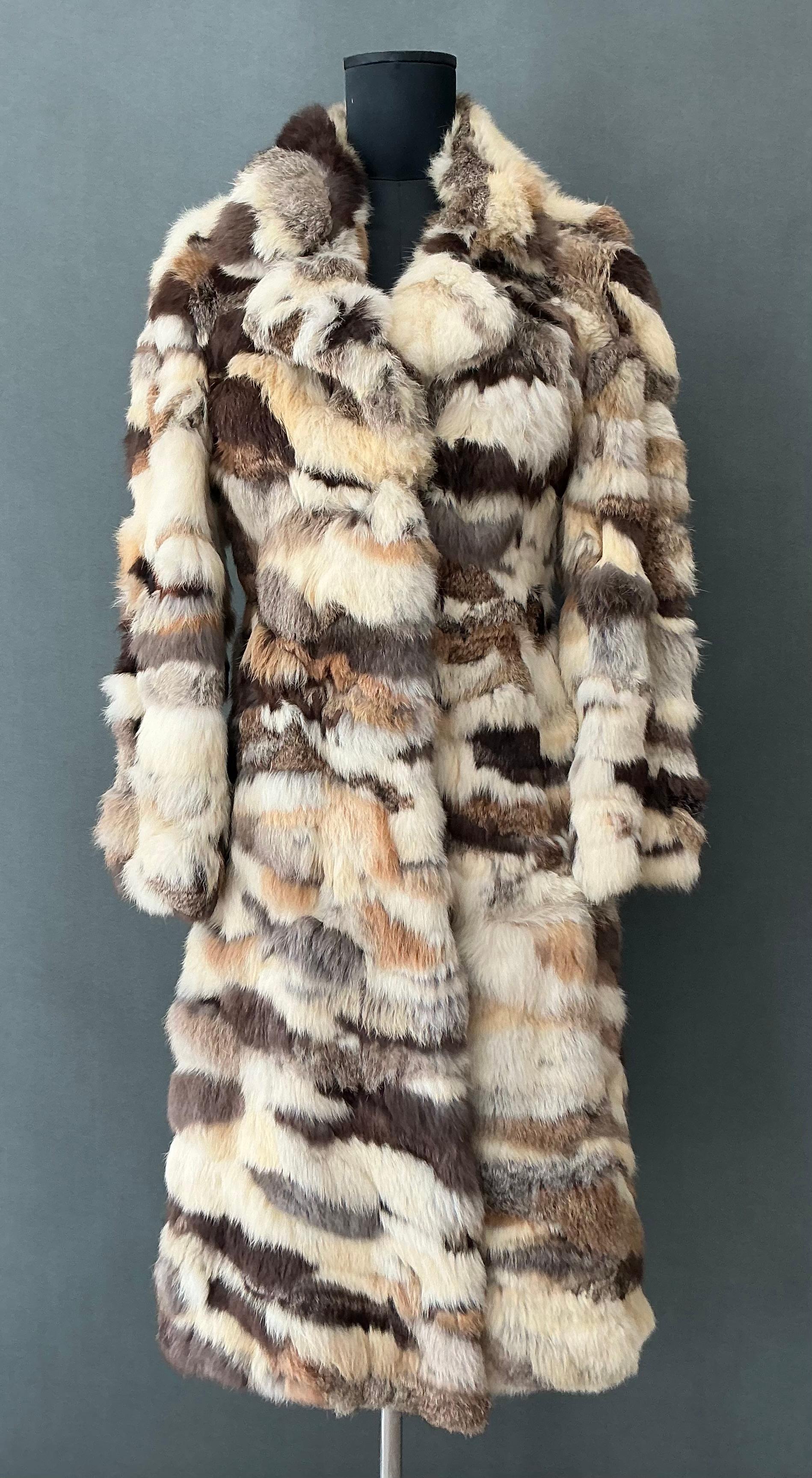 Vintage Rabbit Fur Fully Lined Coat In Good Condition For Sale In Lake Worth Beach, FL
