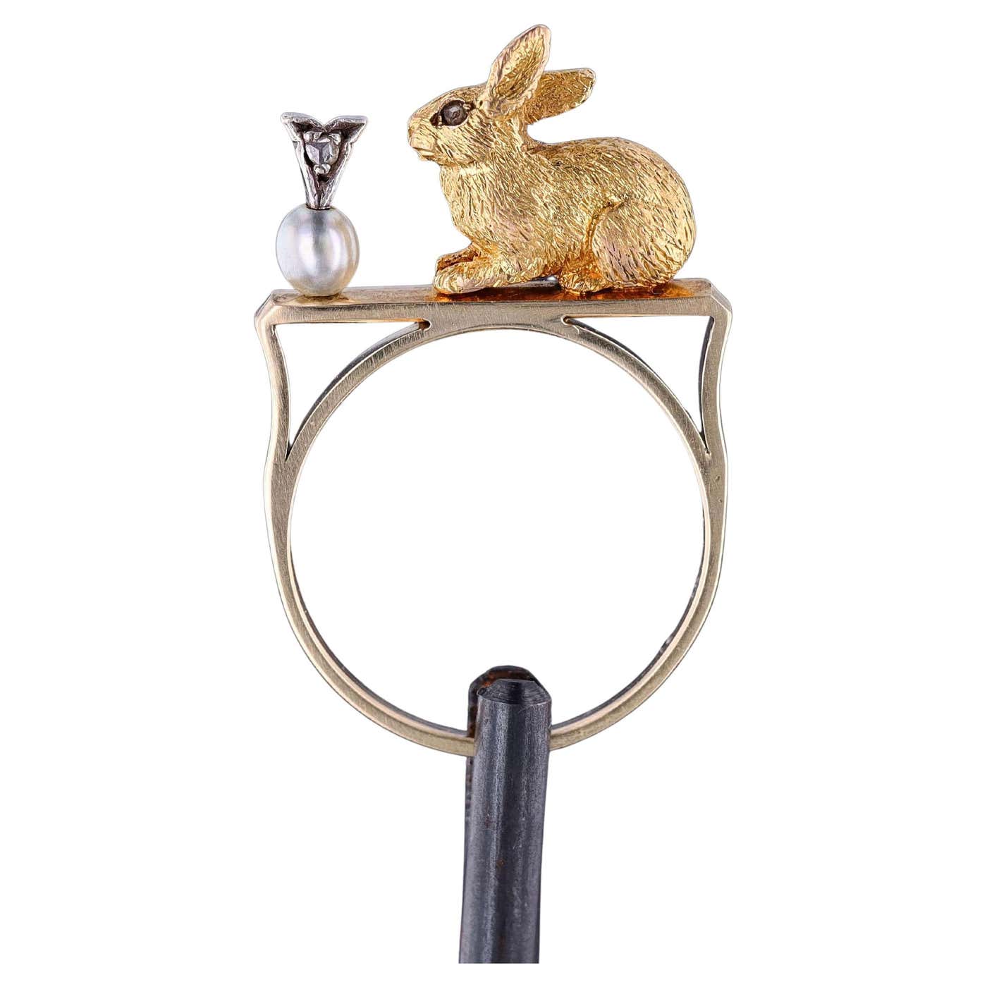 Gold Rabbit Ring Vintage Rabbit Ring of 14k and 18k Gold For Sale at 1stDibs