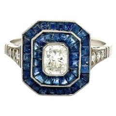 Anello vintage in platino con doppio halo, diamanti Radiant, zaffiri francesi e diamanti