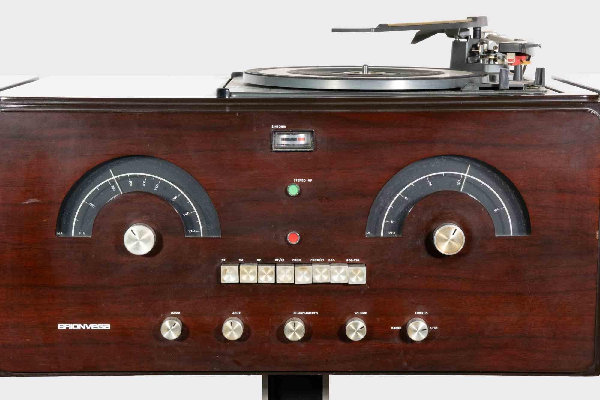 Plaque tournante radiophonique Vintage mod. RR126 par Achille & Piegiacomo Castiglioni, réalisée pour Bionvega.

Première édition 1964.

Plaque Garrard 60 Mk II