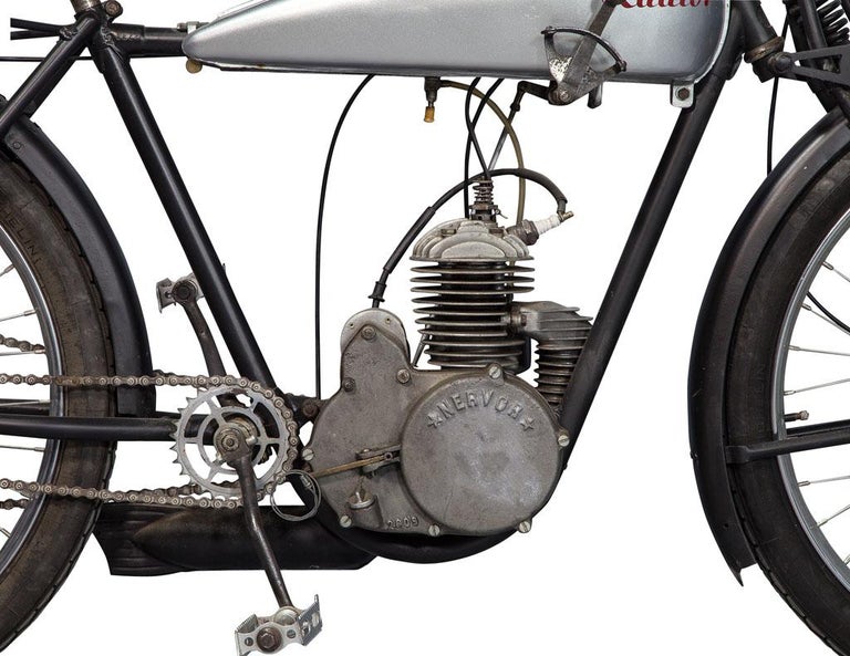 Vintage Radior Motorcycle Post War, French In Good Condition For Sale In North York, ON