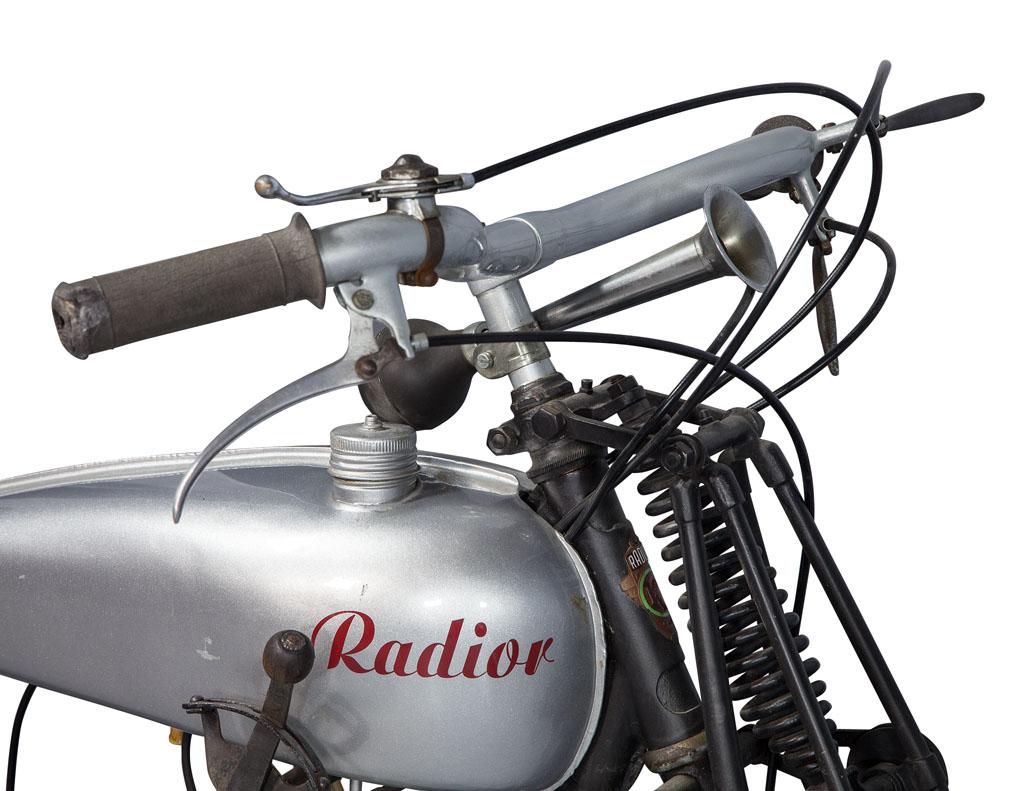 Vintage Radior Motorrad-Postkriegsrad, Französisch (Mitte des 20. Jahrhunderts) im Angebot