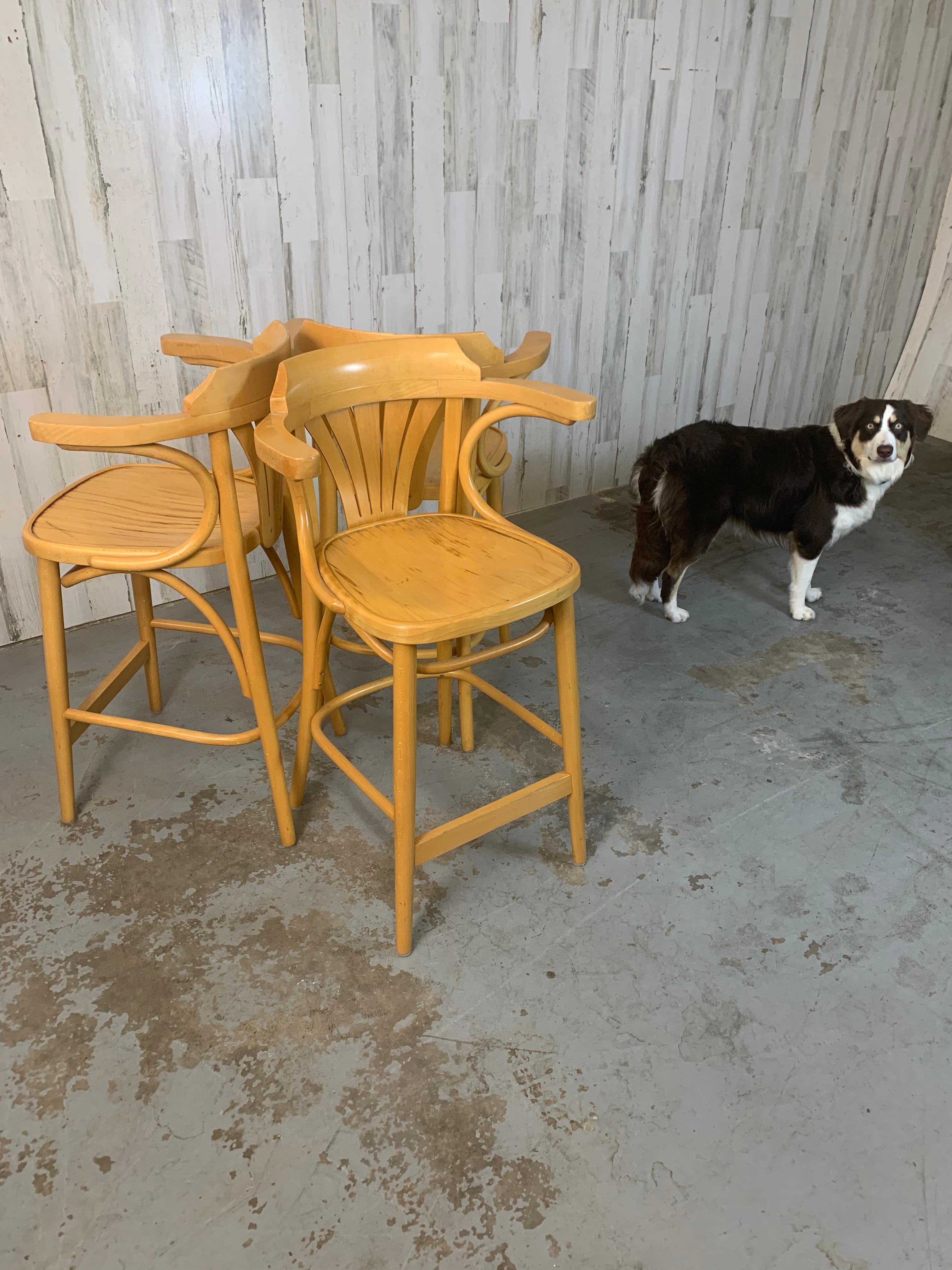 Vintage Radomsko ZMG Taburete de bar de madera curvada polaca Sillas en venta 5