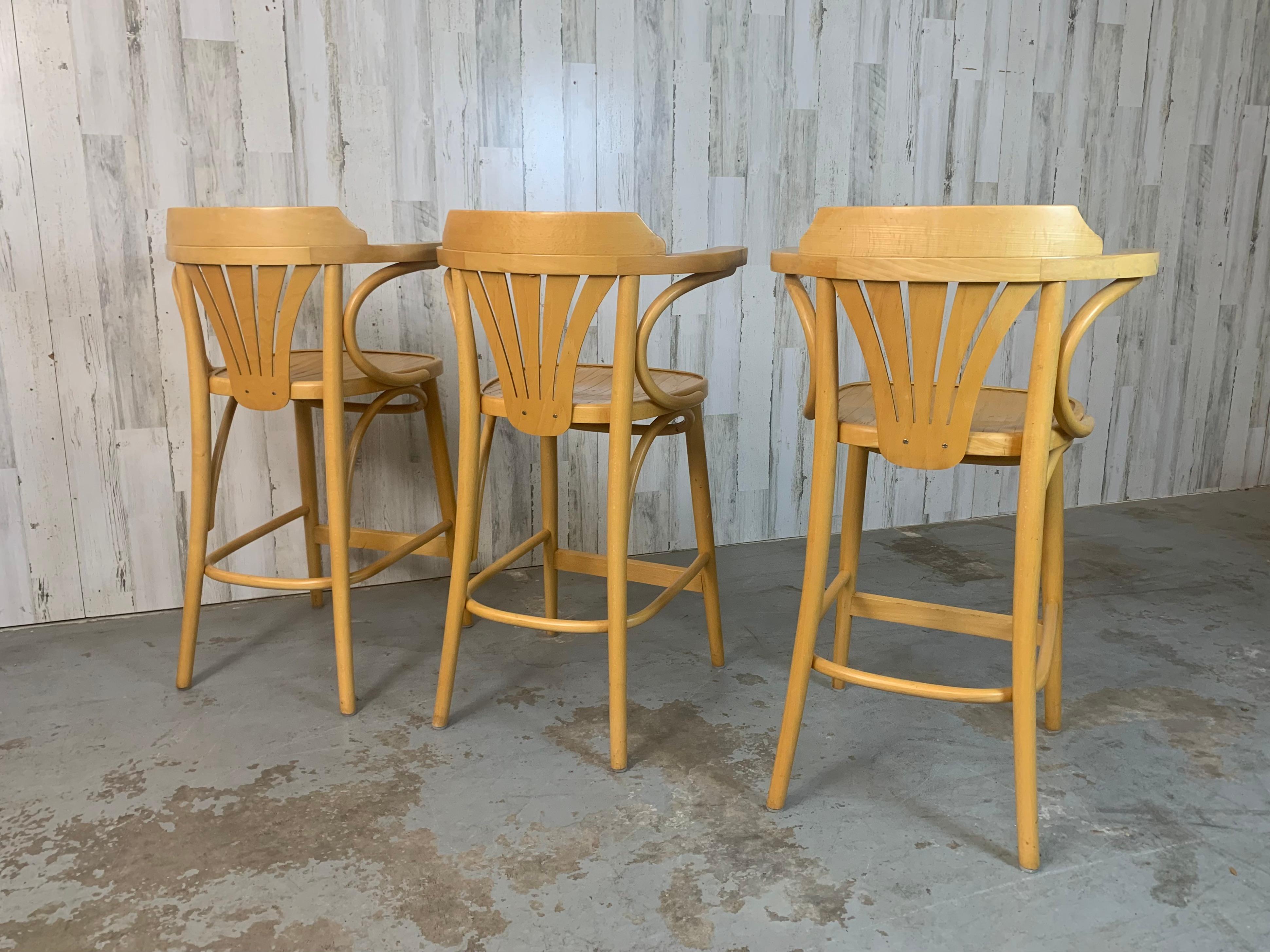 Vintage Radomsko ZMG Taburete de bar de madera curvada polaca Sillas en venta 6