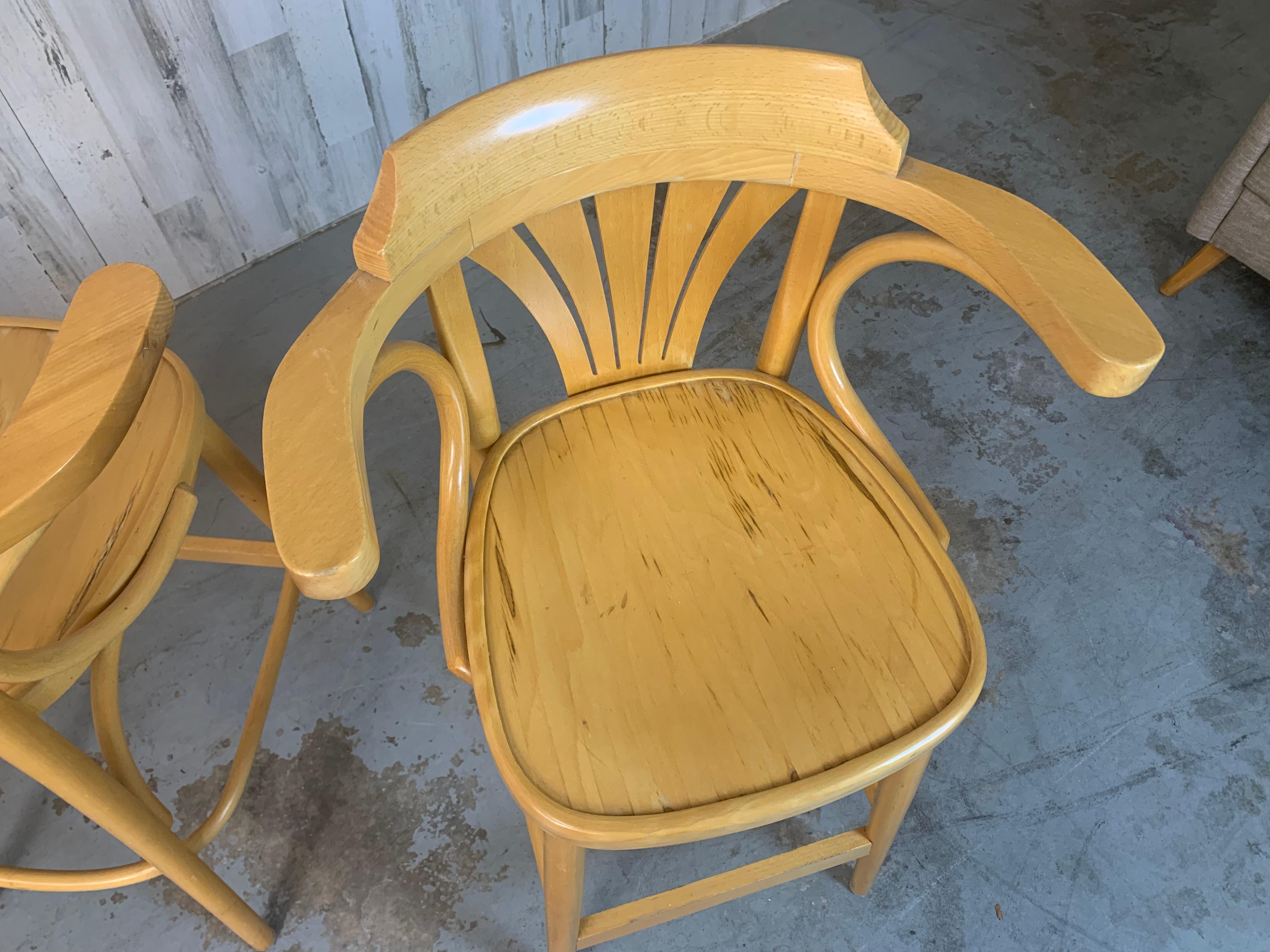 Vintage Radomsko ZMG Taburete de bar de madera curvada polaca Sillas en venta 8
