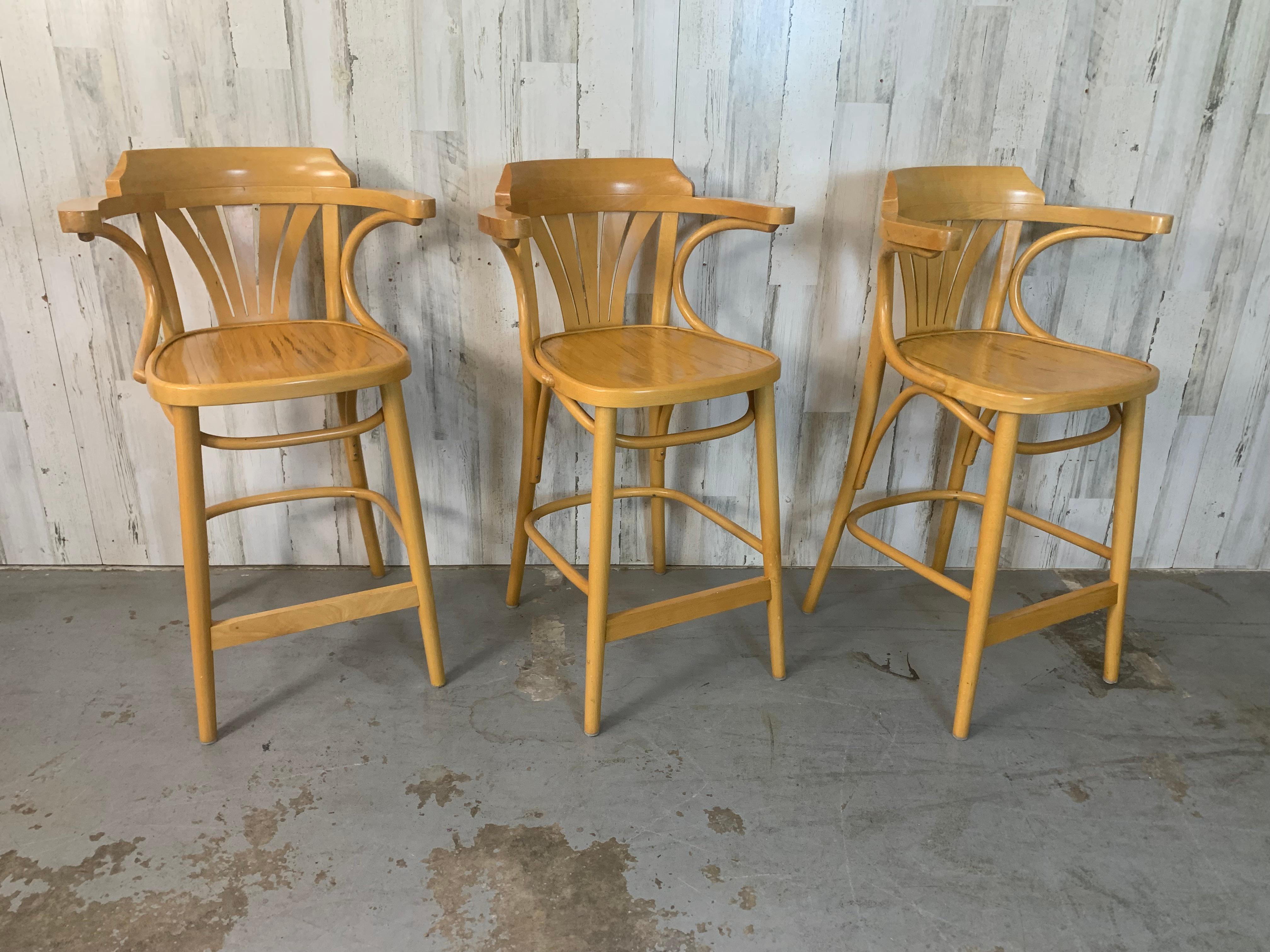 Vintage Radomsko ZMG Taburete de bar de madera curvada polaca Sillas Jugendstil en venta