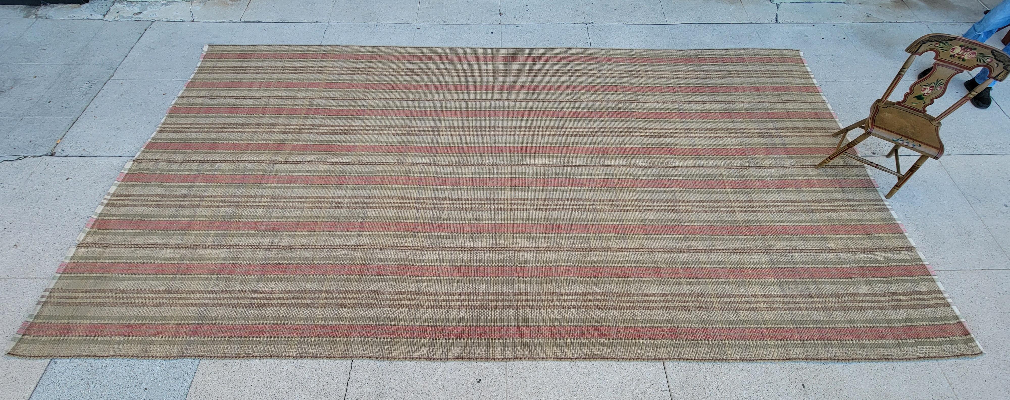This very large room size rag rug is in pristine condition and great country colors.It is a vintage Woodard Weave room size rug.Amazing colors & condition.