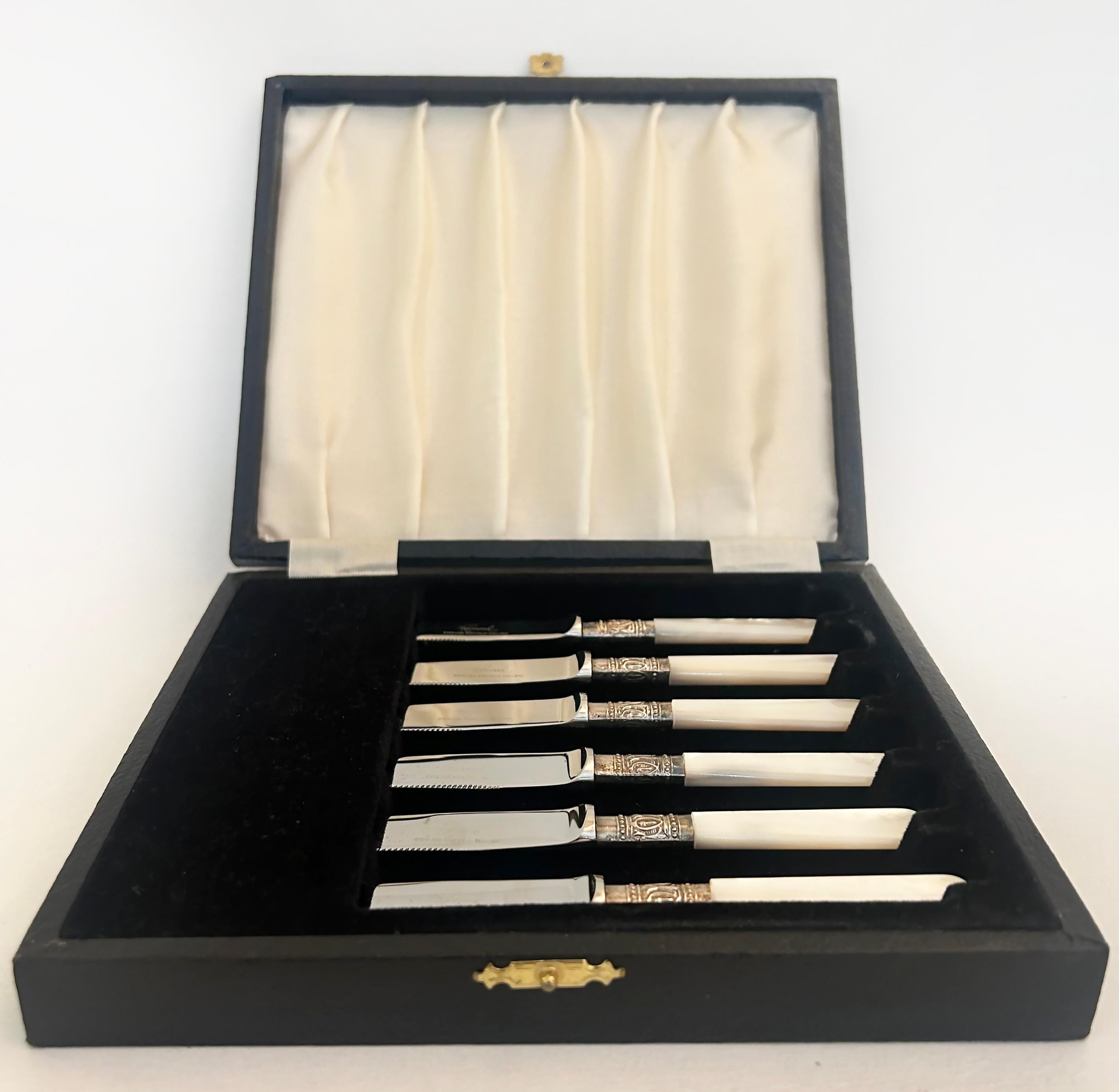 Vintage Raimond Sheffield England Mother-of-Pearl Fruit Knives Silver Plated Set For Sale 3