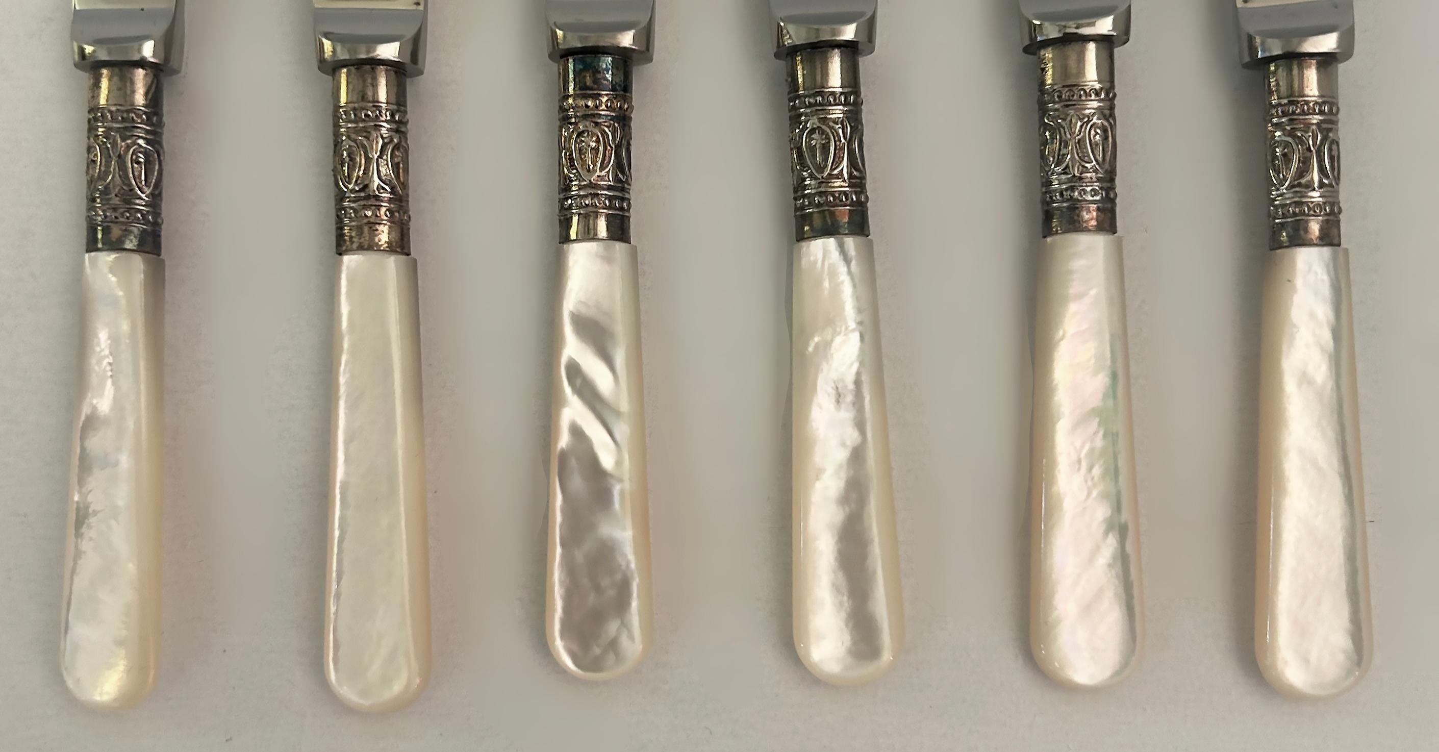 20th Century Vintage Raimond Sheffield England Mother-of-Pearl Fruit Knives Silver Plated Set For Sale